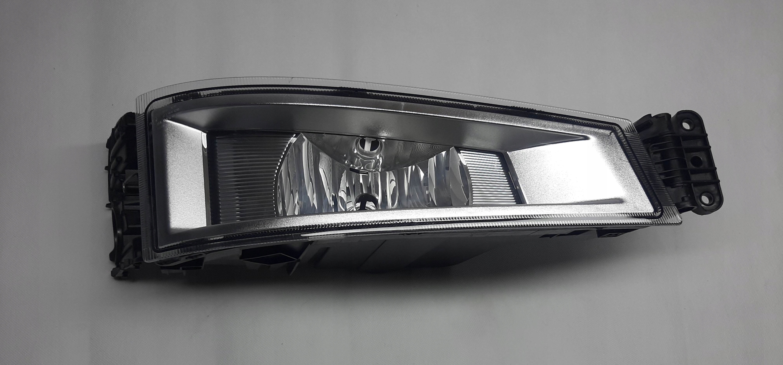 703.01.151R - Volvo fh4 галогенна права лампа 703.01.151 R