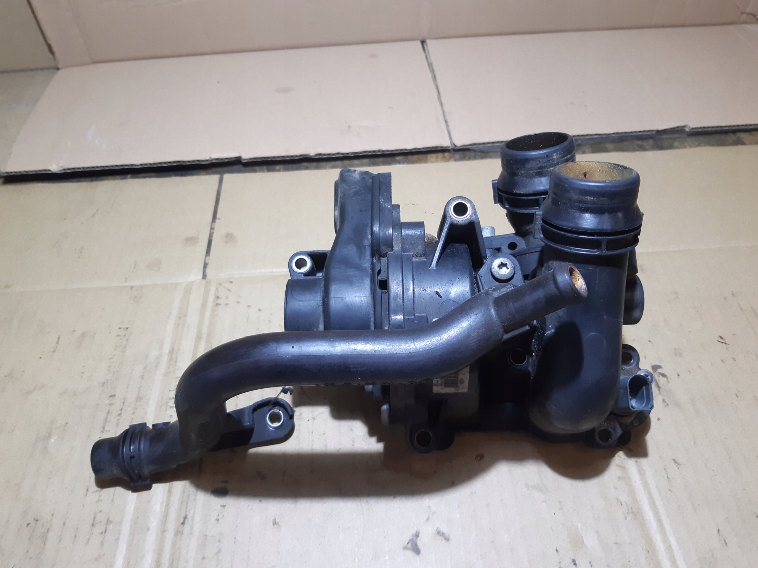 AUDI A5 8T 2.0 TFSI water pump 06J121026L