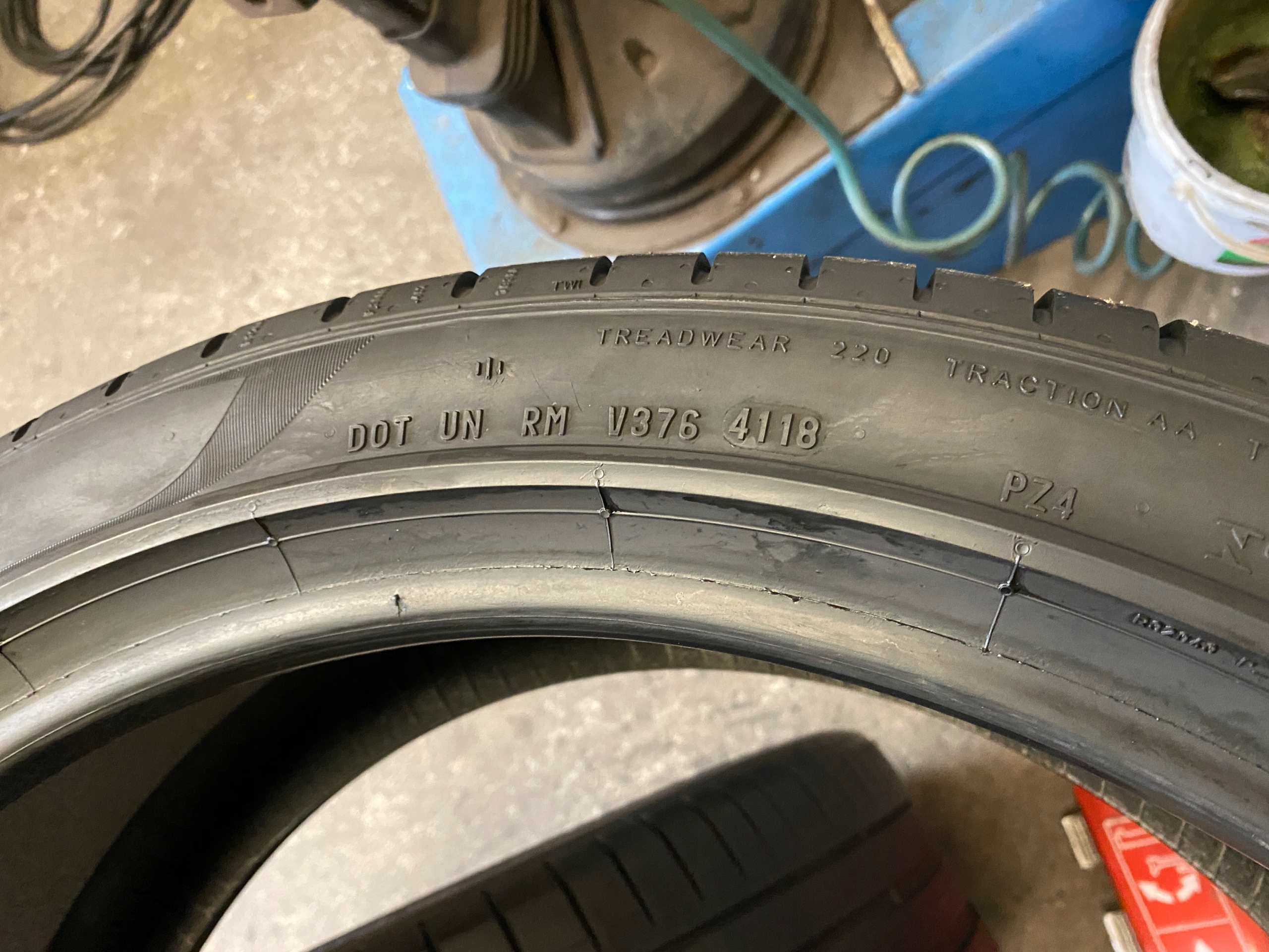 2 tyres summer 255/40R21 Pirelli P ZERO PZ4 6mm