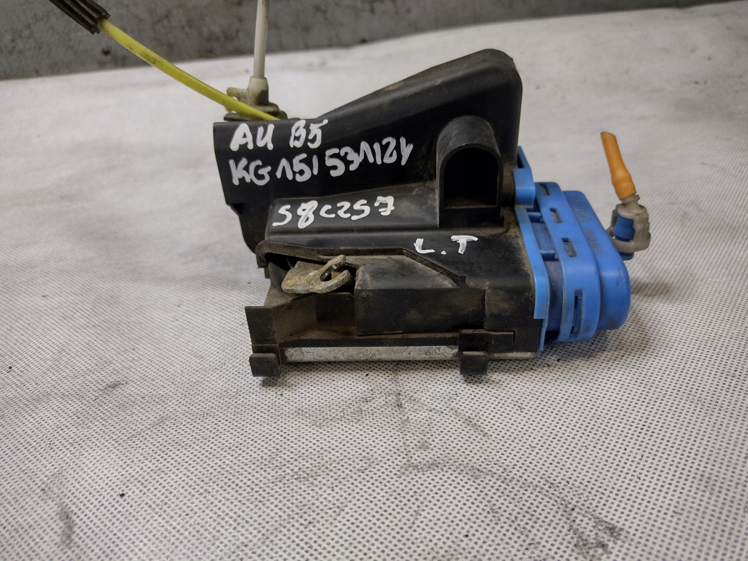 lock door left rear part Audi A4 B5 4A0839015H