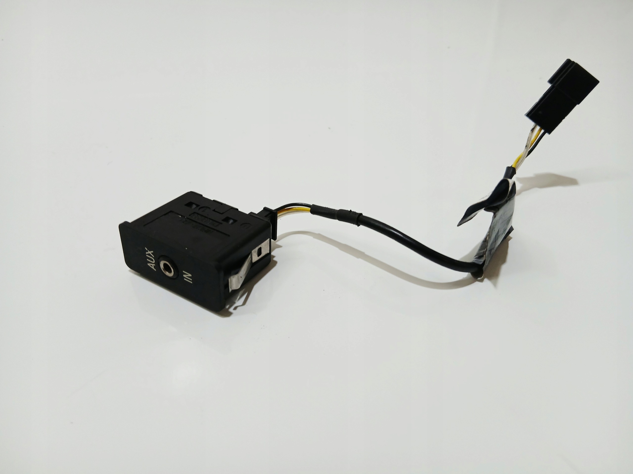 adapter connector AUX BMW X3 E83 LCI OE 6930561
