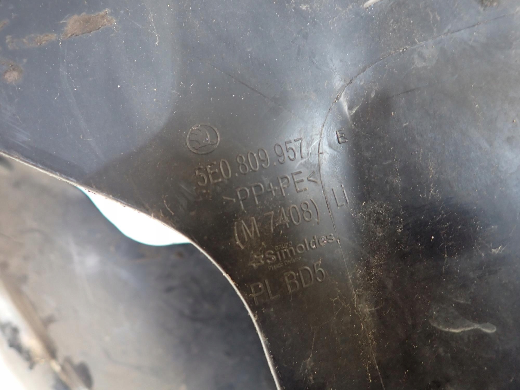 SKODA OCTAVIA III 3 12-16 mudguard front front left
