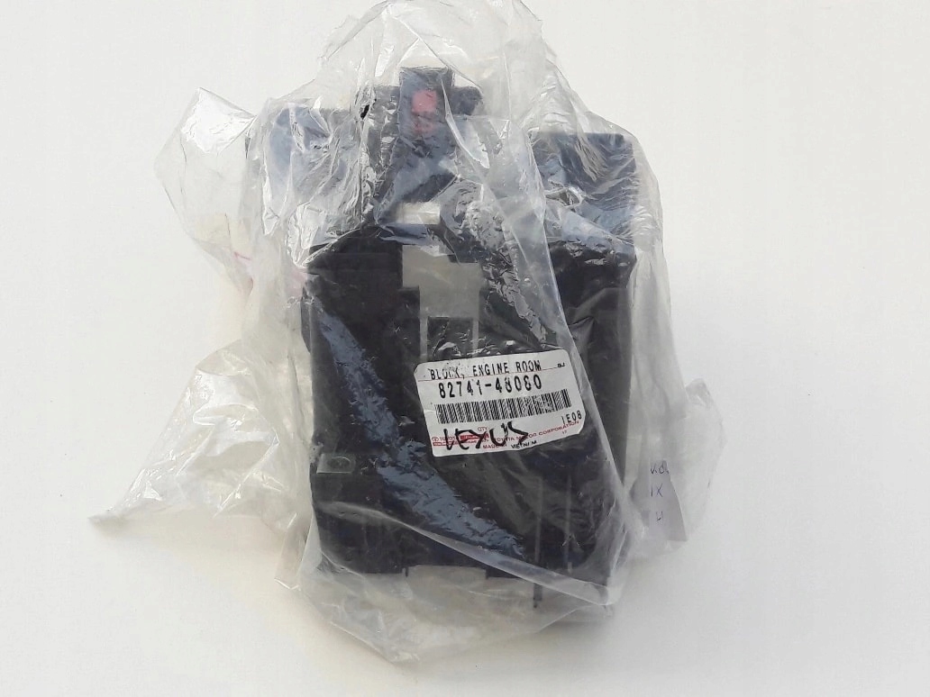 RAV IV Lift lewa skrzynka bezpieczników 15-18 Numer katalogowy oryginału 82741-48080 8274148080