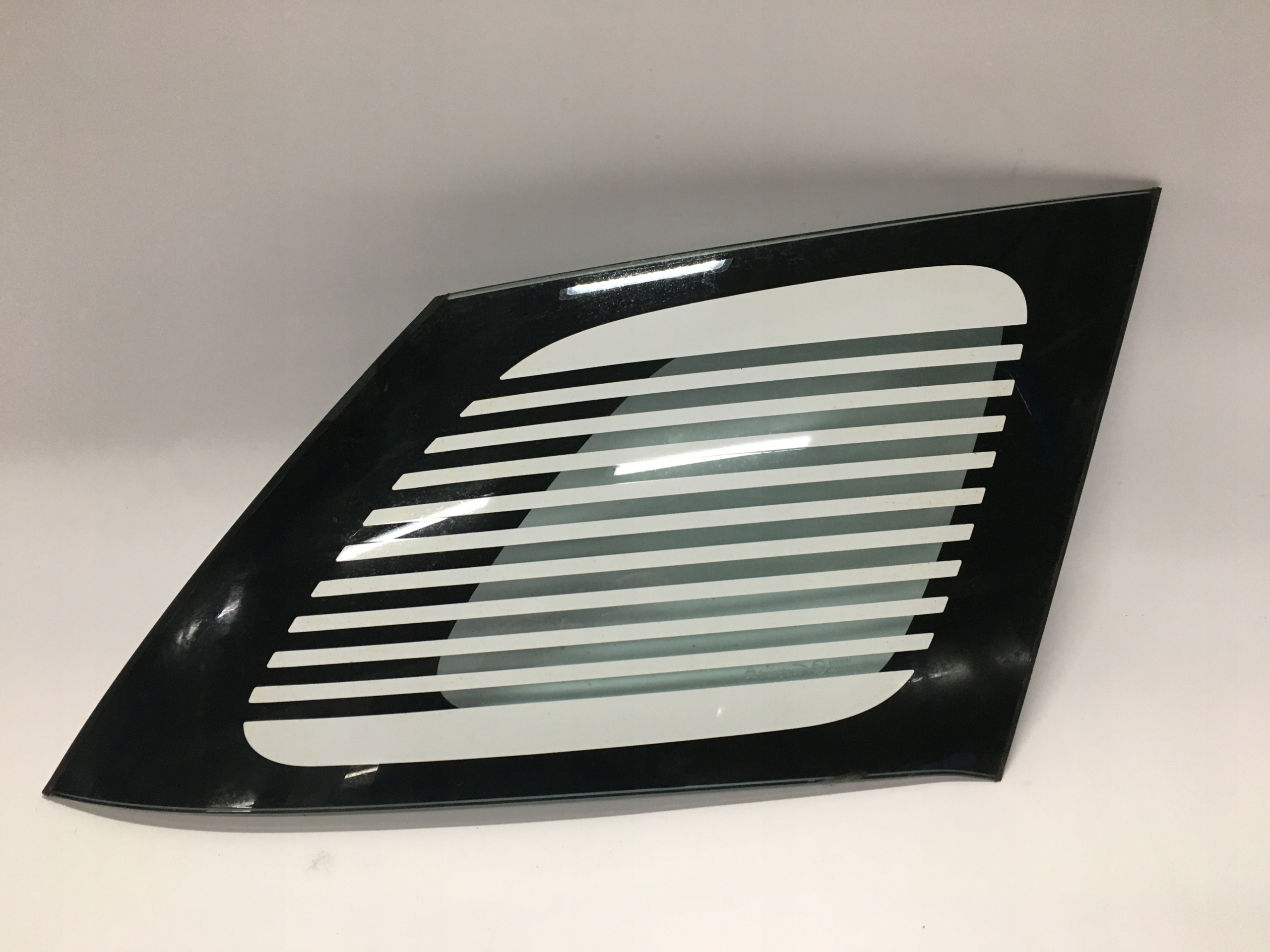 Стекло заднее заднее правое CITROEN C3 AIRCROSS 18-