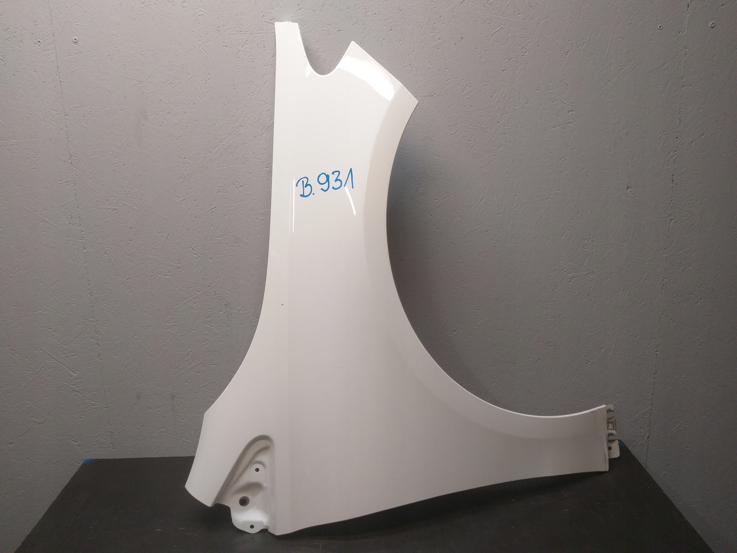FENDER FRONT RIGHT MERCEDES B KLASA W247