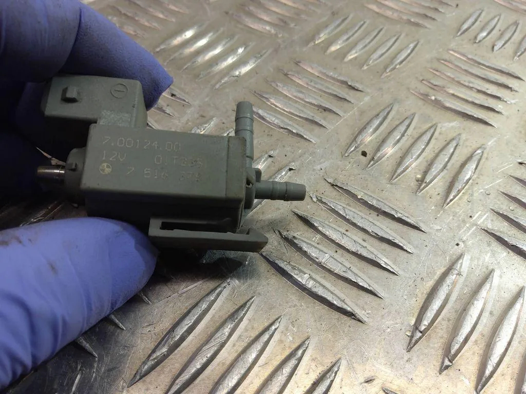 BMW OE 7516375 клапан давления