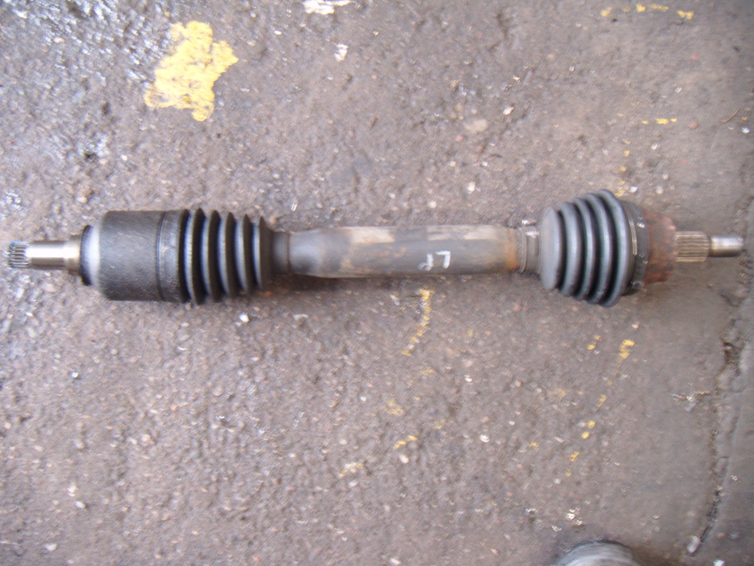 MERCEDES A W169 1.5B 04-12 PÓŁOŚ LEWY PRZÓD