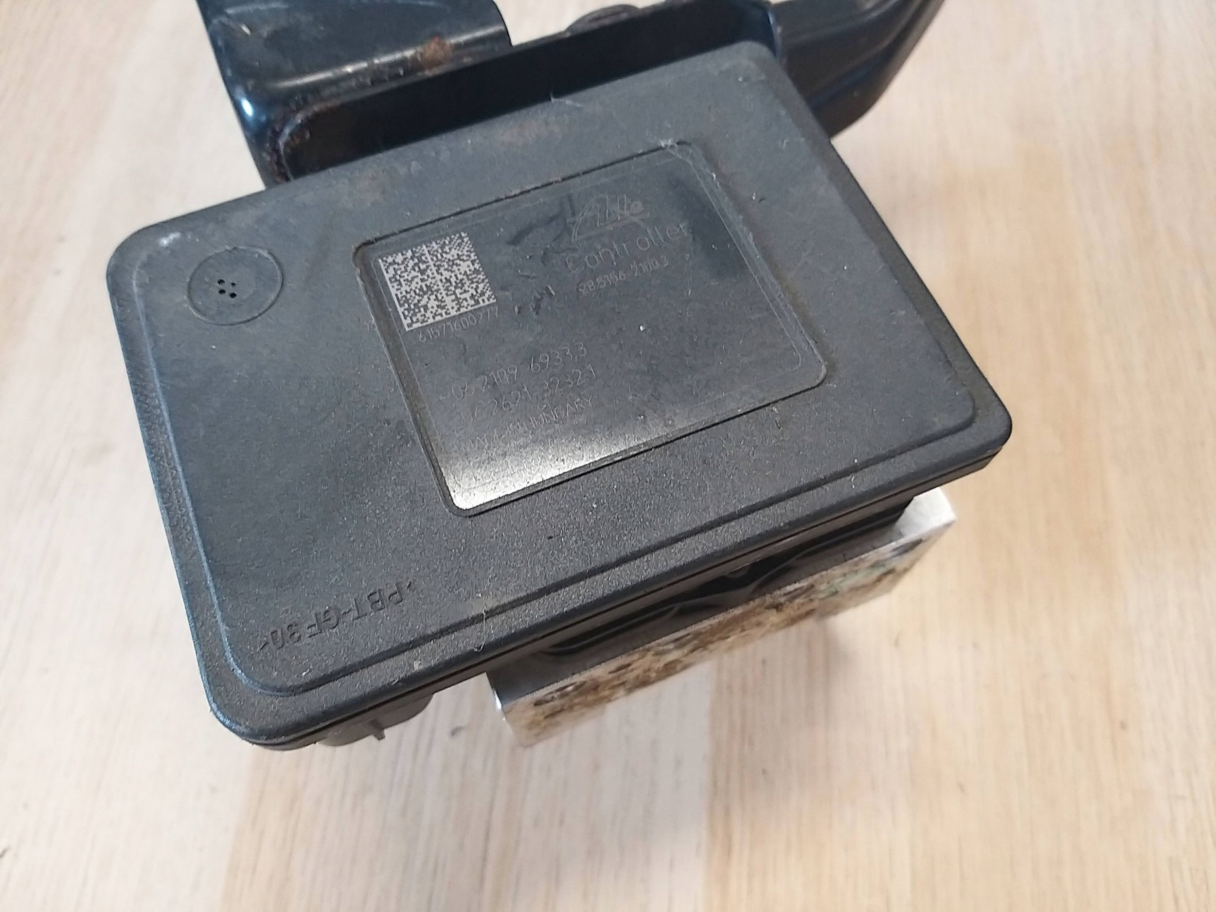 nissan oe 476603VU0B насос abs