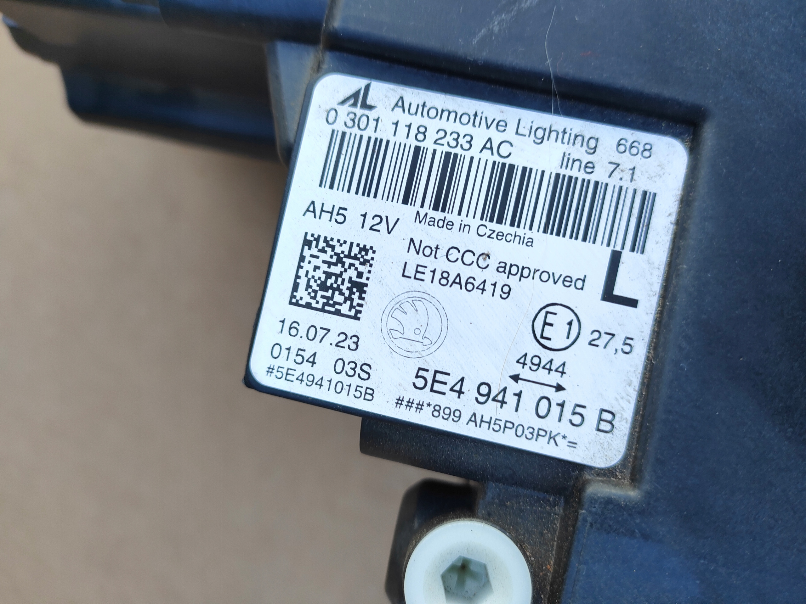 SKODA OCTAVIA IV light damaged CRYSTAL FULL LED left front 5E4941015B