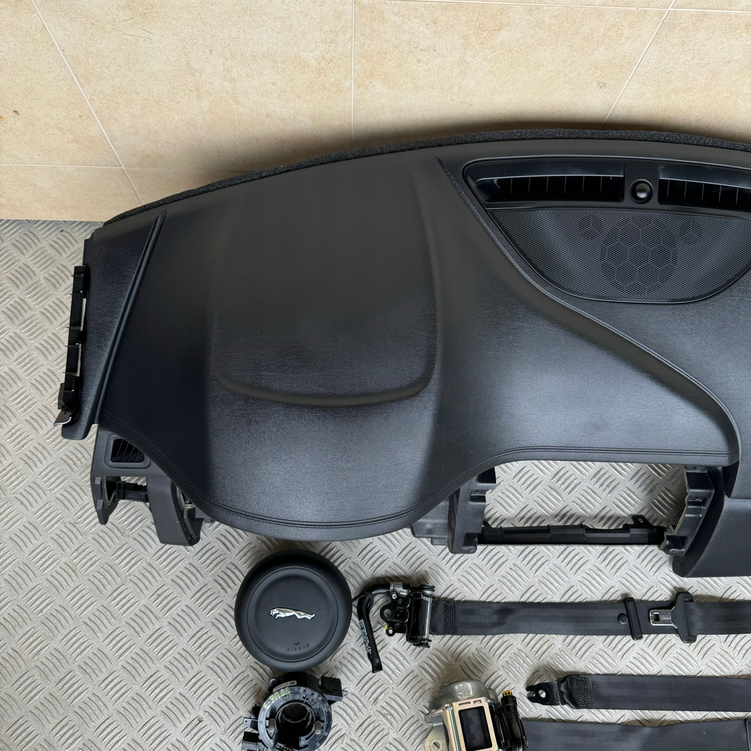 DASHBOARD COMPLETE AIRBAG CONSOLE TENSION BELTS COCKPIT JAGUAR E-PACE 2018 ROK