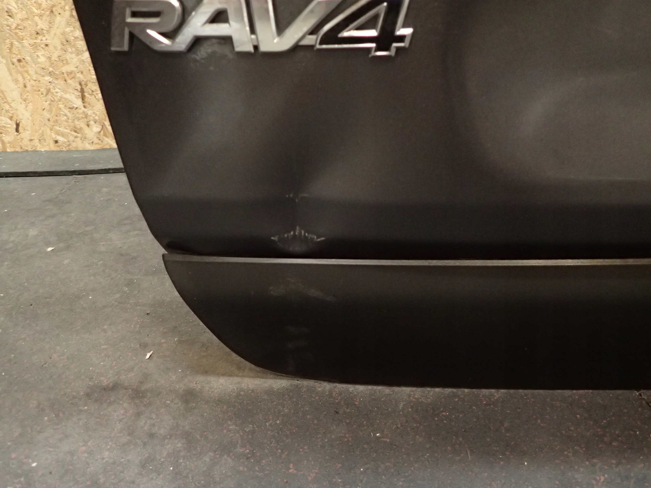 KLAPA TYŁ TOYOTA RAV 4 18- Kolor do lakierowania