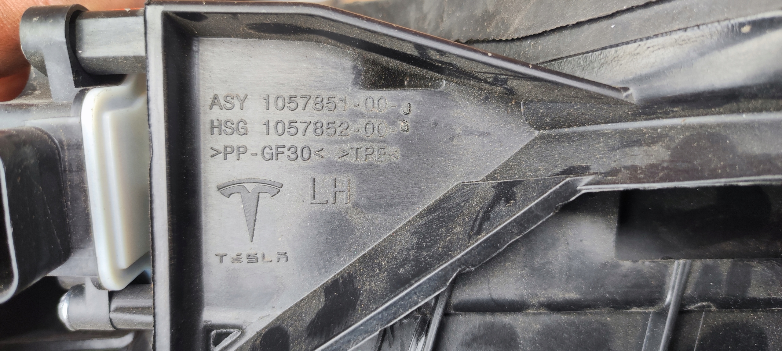 воздухозаборники воздуховод правый левый tesla MODEL S 1007269-00-E 1057851-00-J