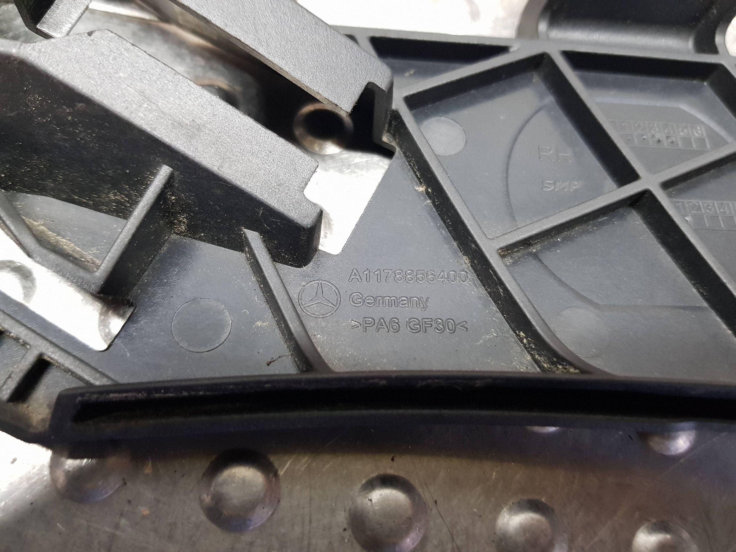 bumper bracket right front A1178856400 MERCEDES CLA W117