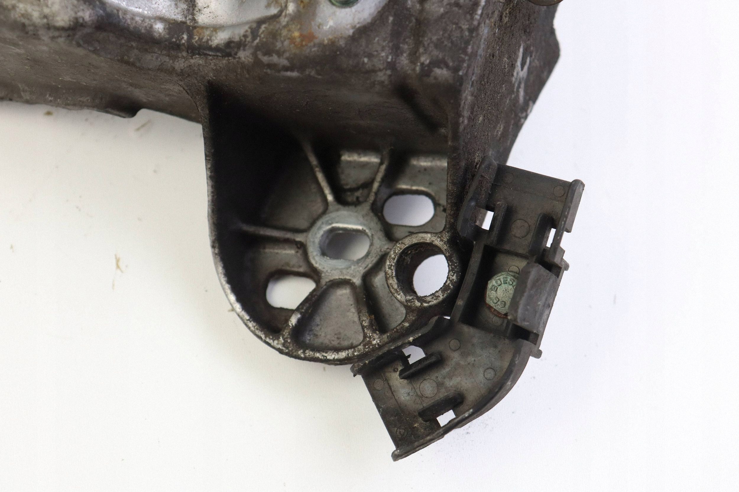 AUDI A4 B6 B7 bracket holder of the engine holder right 8E0199352