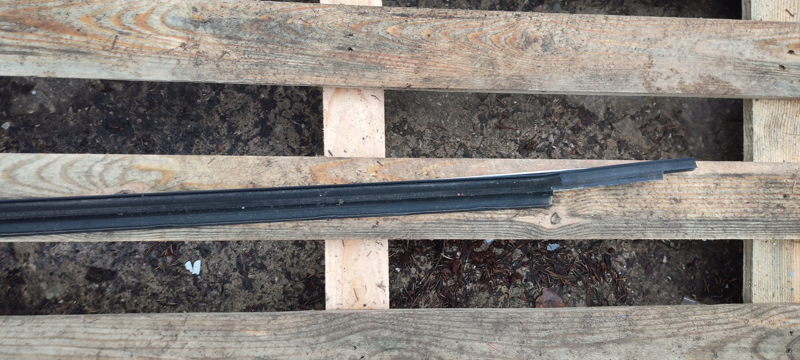 moulding CHROM door windows AUDI A4 B8 right rear part right rear 8K0853764F