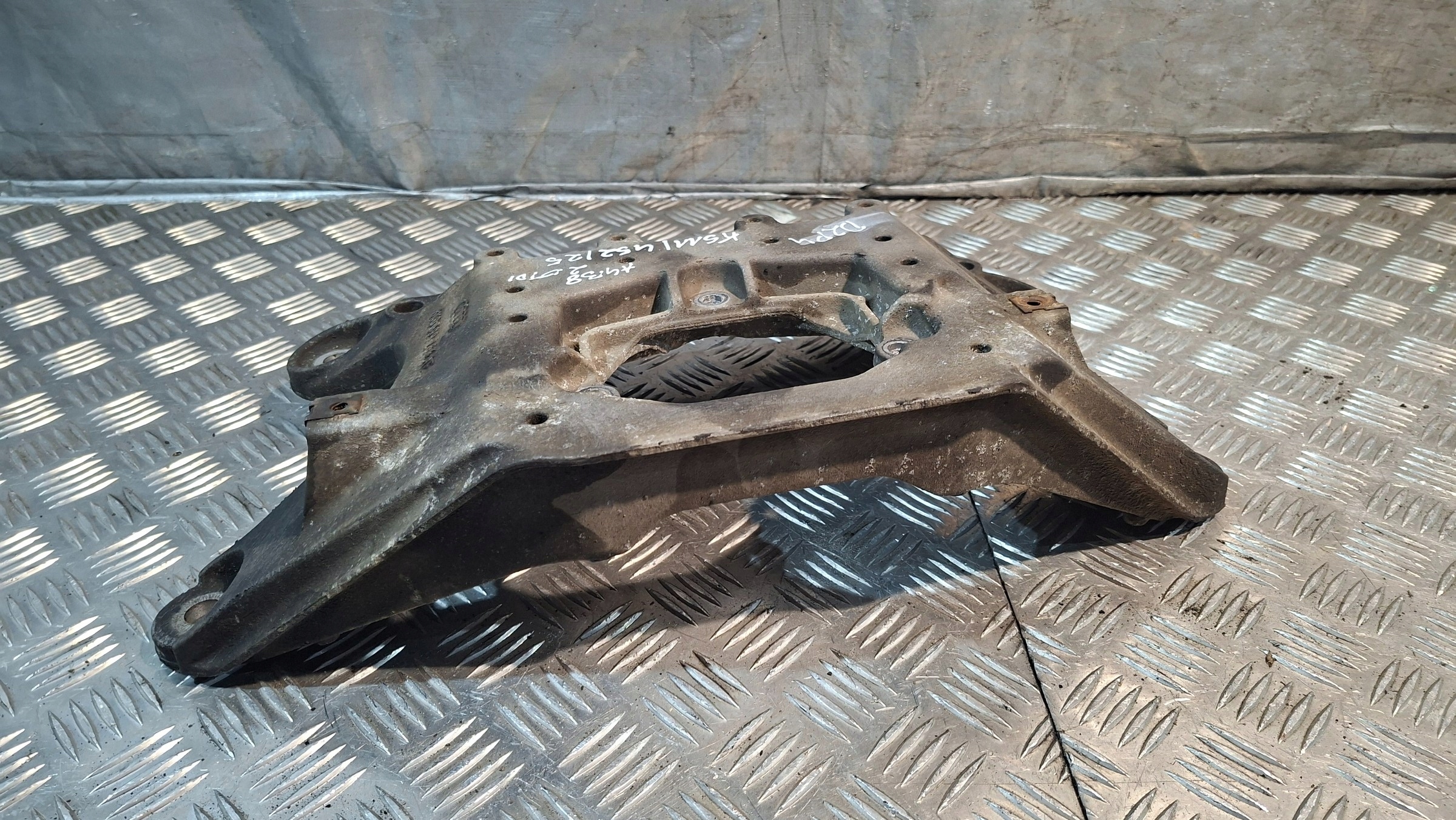 strebe Getriebehalter getriebe AUDI A4 B8 2.0TDI