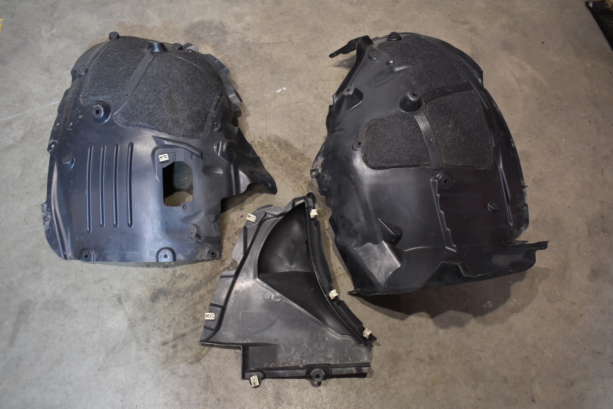 IDEALNE mudguard front front right BMW G70 1