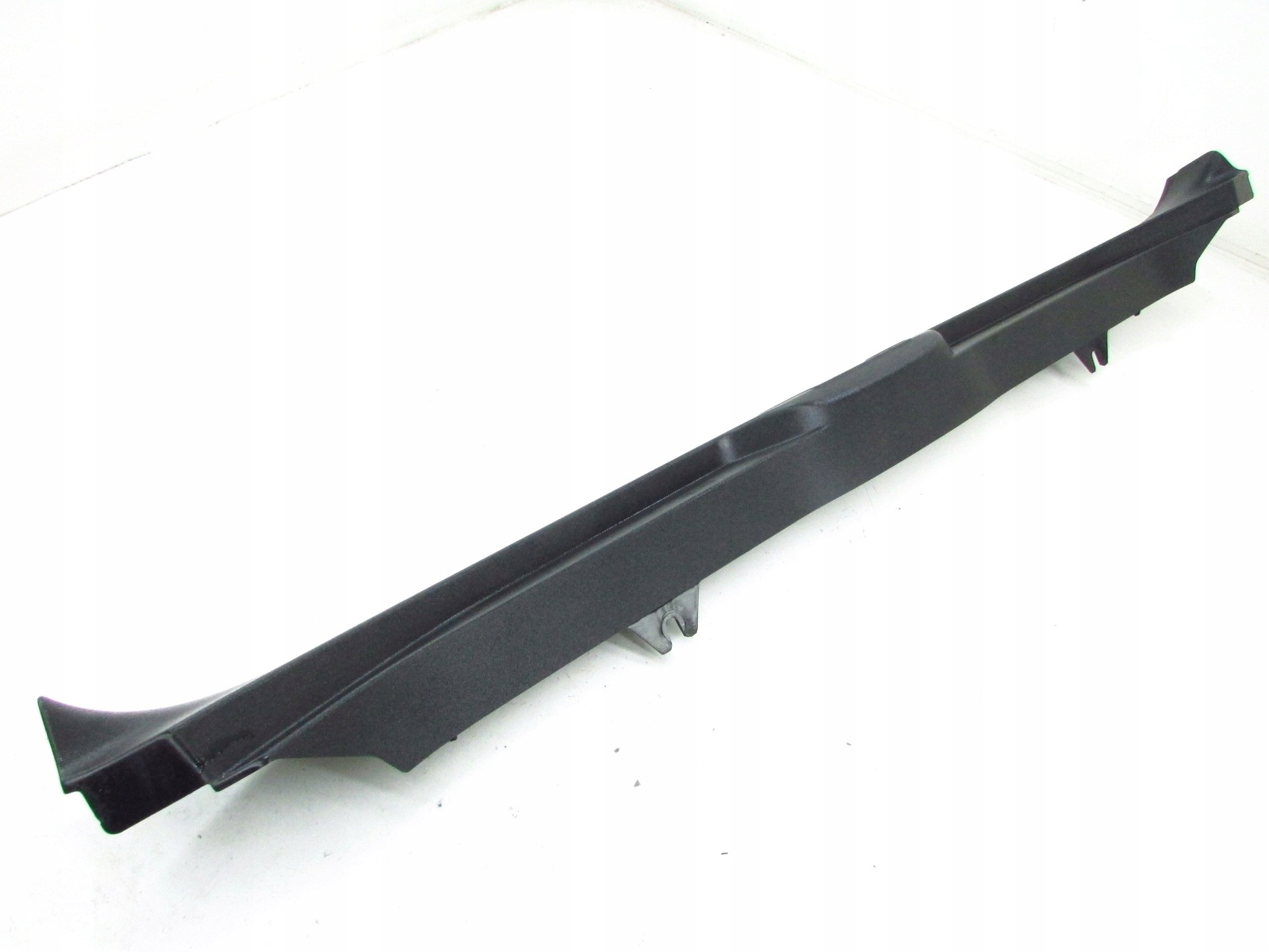 VOLVO V70 XC70 OSŁONA PASA TYLNEGO 07-16r