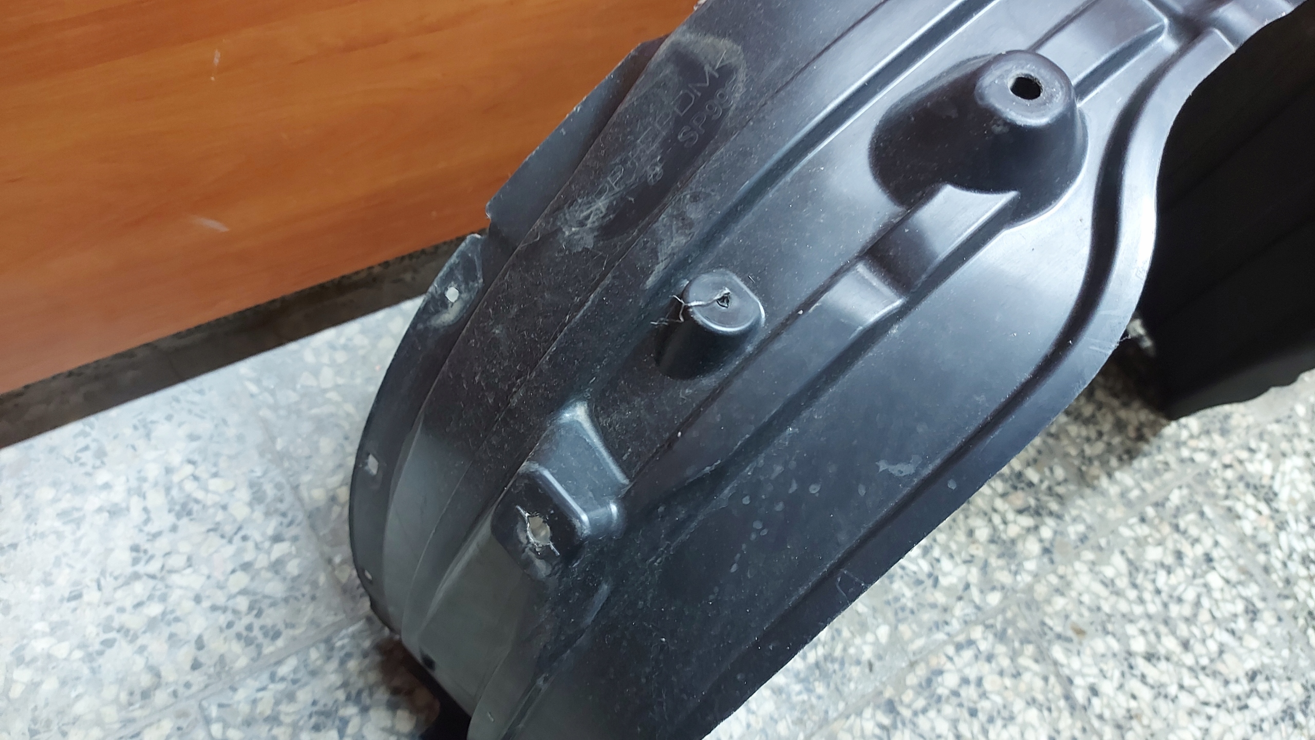mudguard left front TOYOTA YARIS IV 20