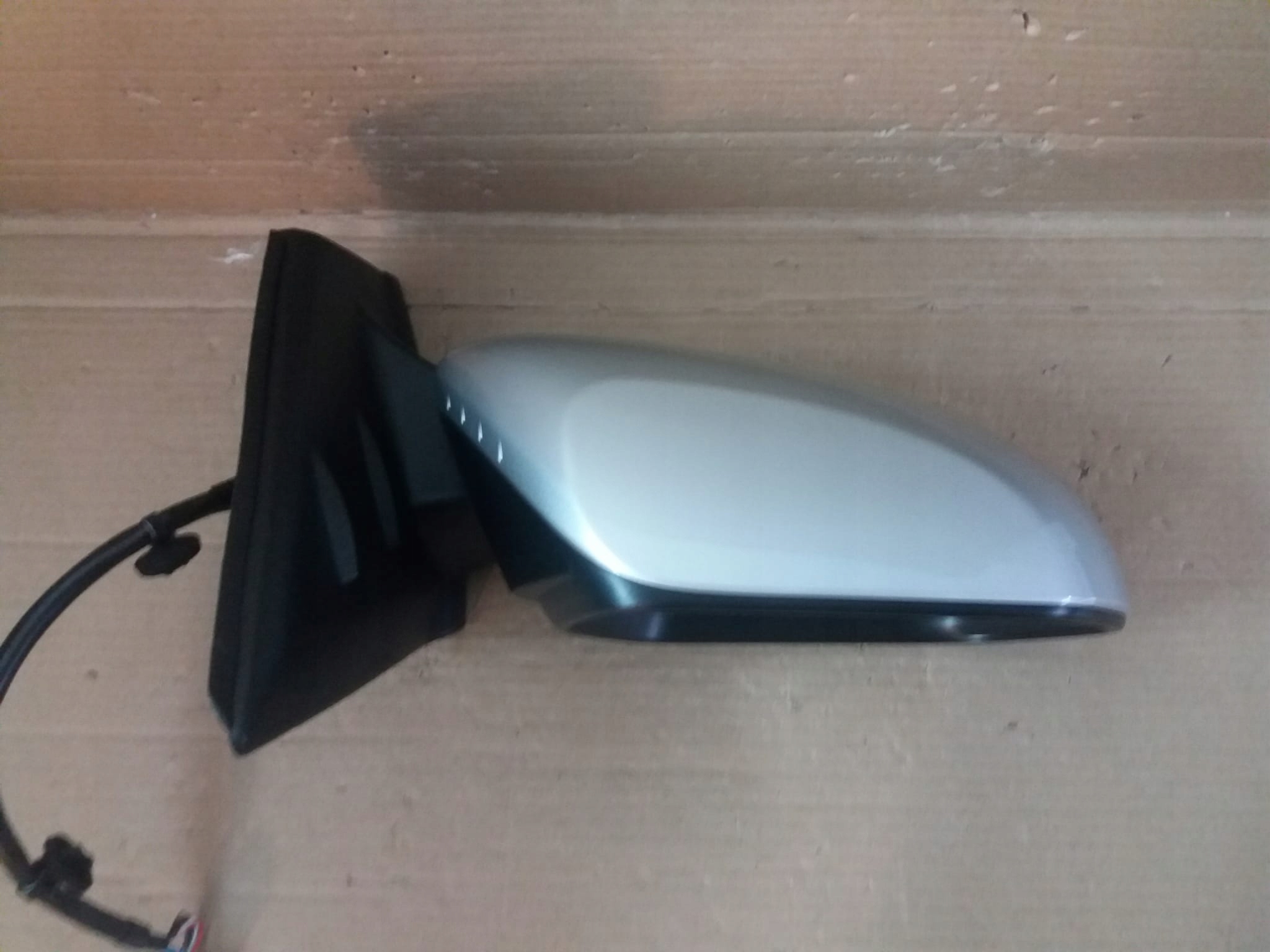 TOYOTA YARIS IV PRAWE SKŁADANE ASYSTENT 9 PIN EU Powierzchnia malowana