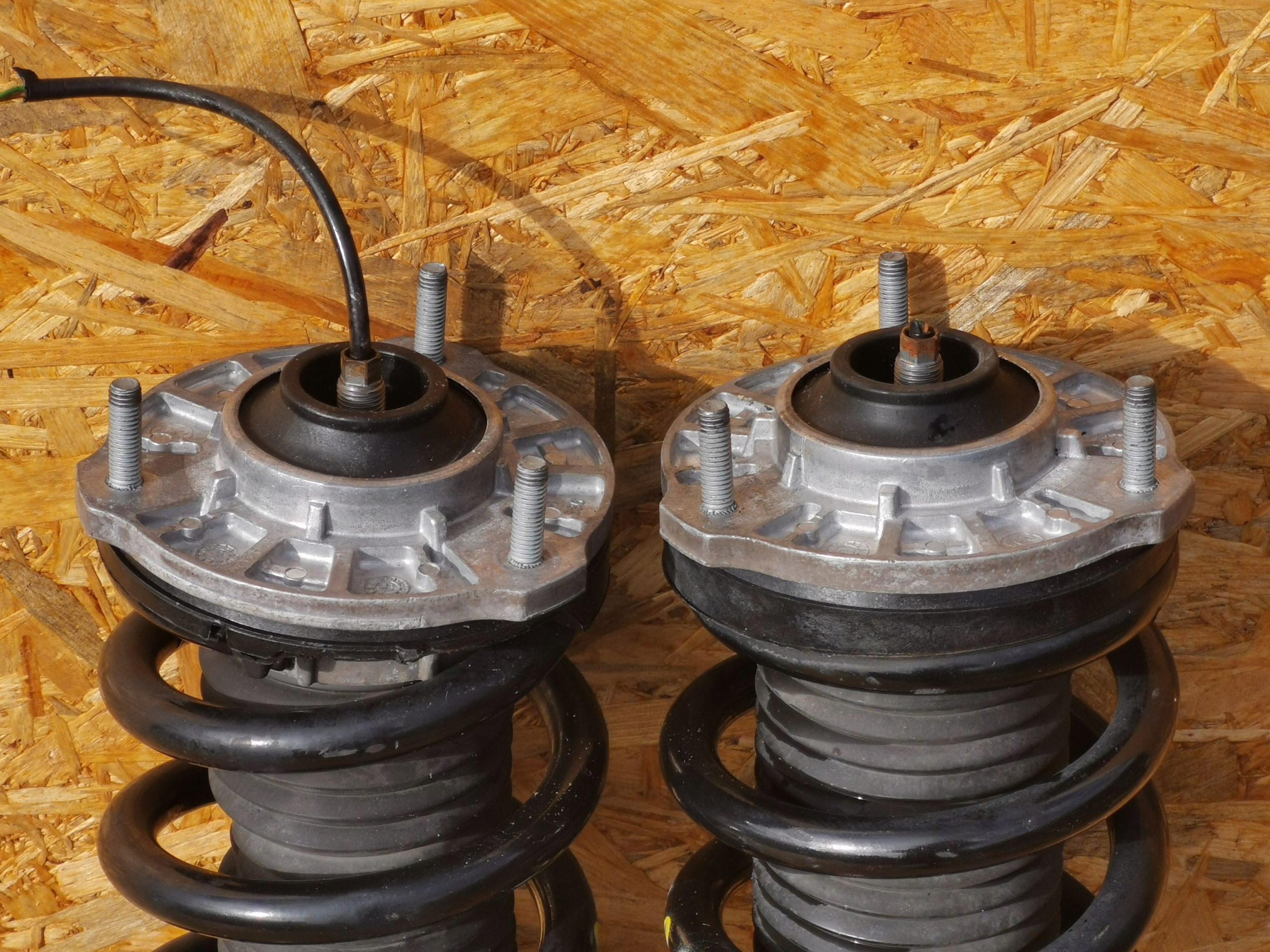 Амортизатор левый ALFA ROMEO Stelvio Q4 50553941