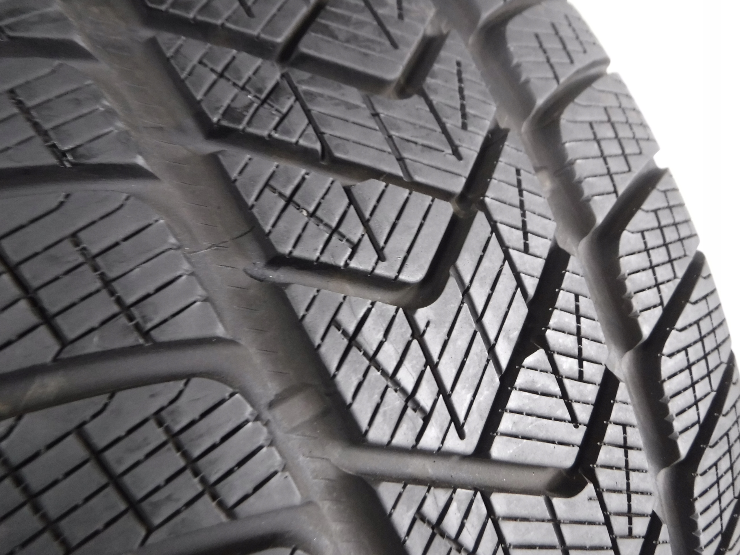 OPONA PIRELLI SCORPION WINTER 255/50/19 103H Marka Pirelli