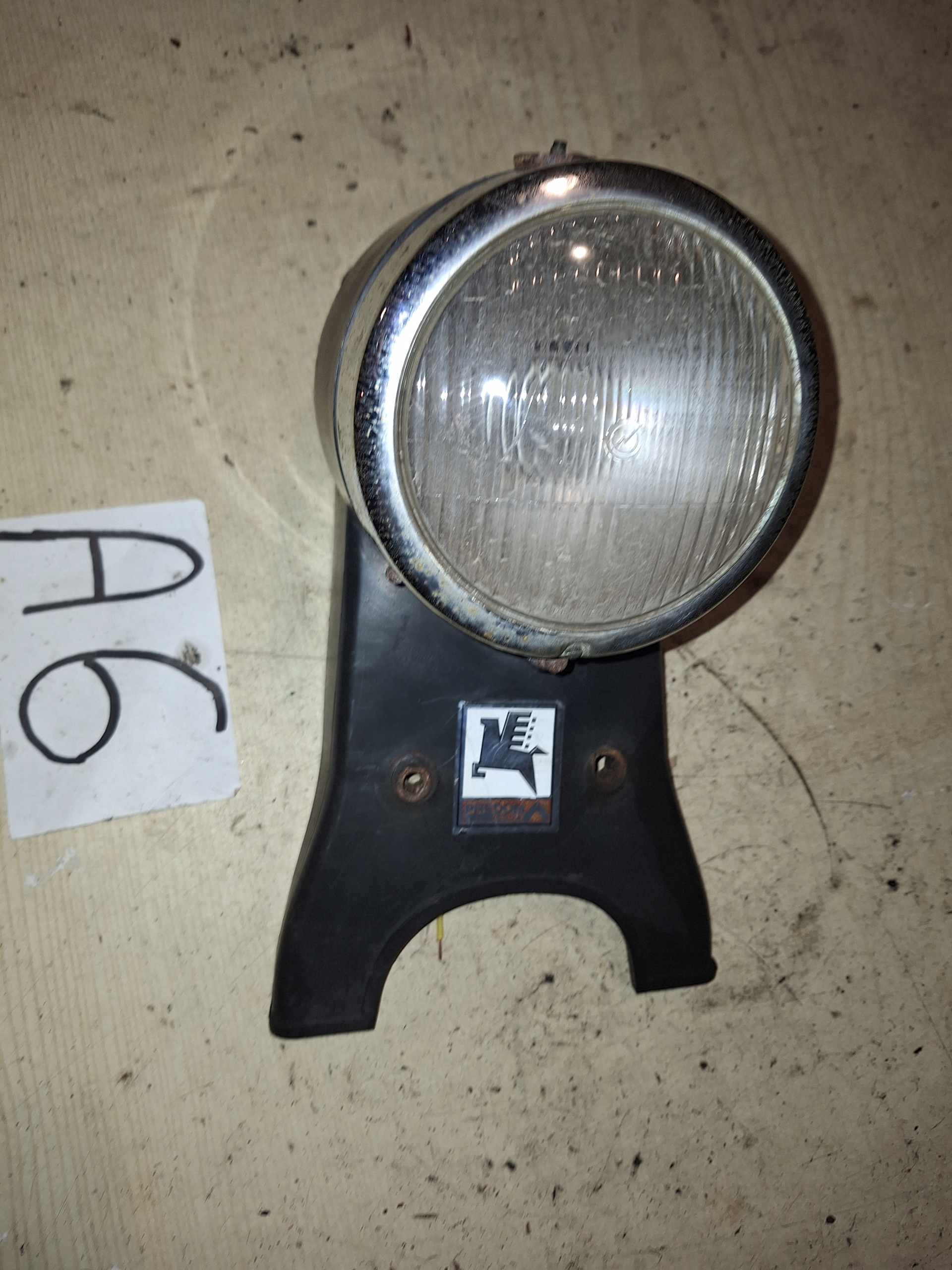 KOMAR SZTYWNIKA - LAMPA PRZÓD Z LICZNIKIEM 00693