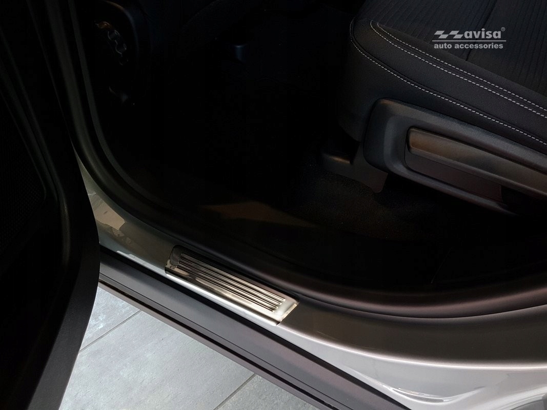 FORD KUGA III NAKŁADKI PROGOWE LISTWY NA PROGI STALOWE Waga produktu z opakowaniem jednostkowym 2 kg