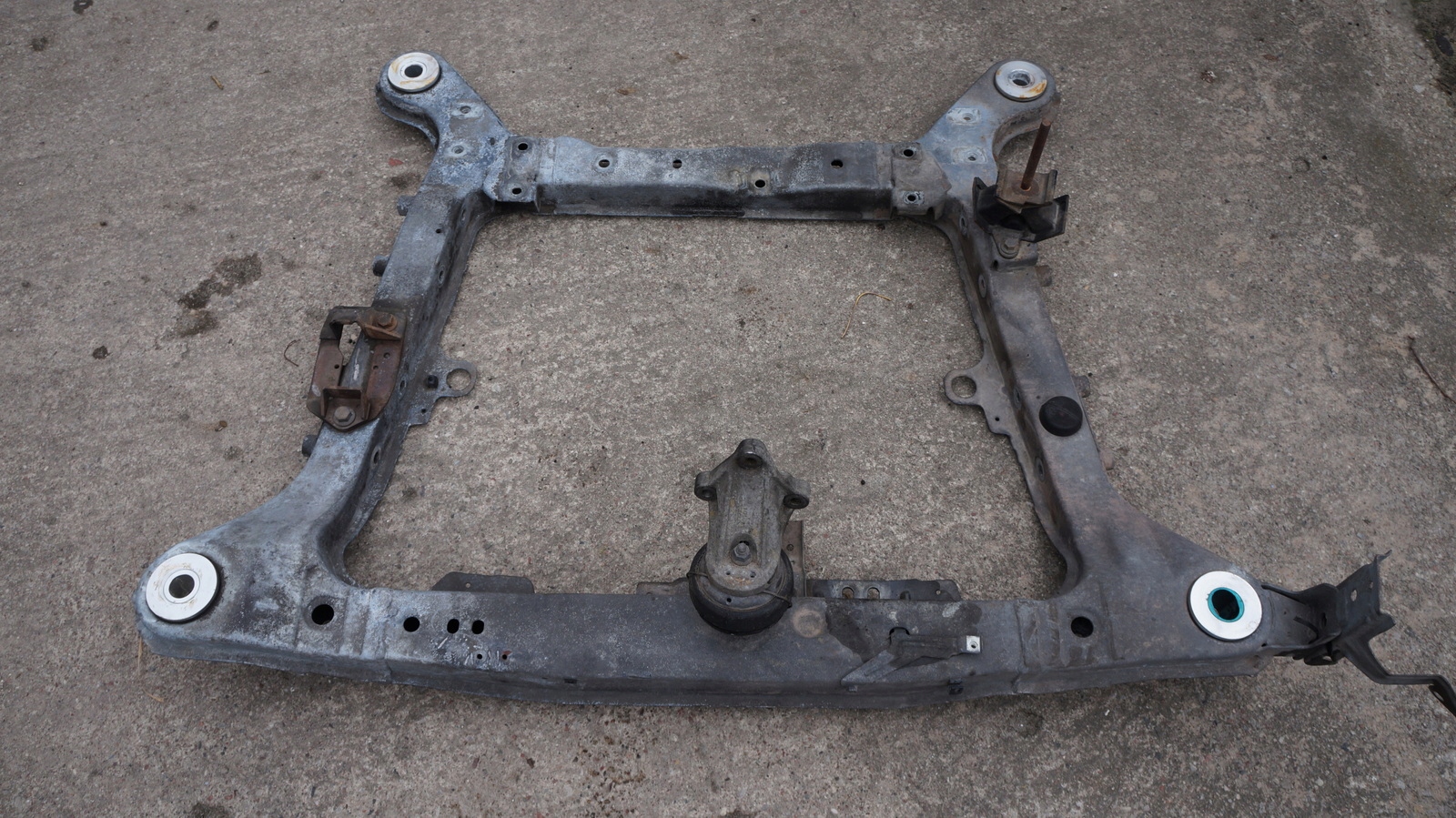 BELKA ZAWIESZENIA PRZEDNIA SANKI VOLVO C70 V70 S70