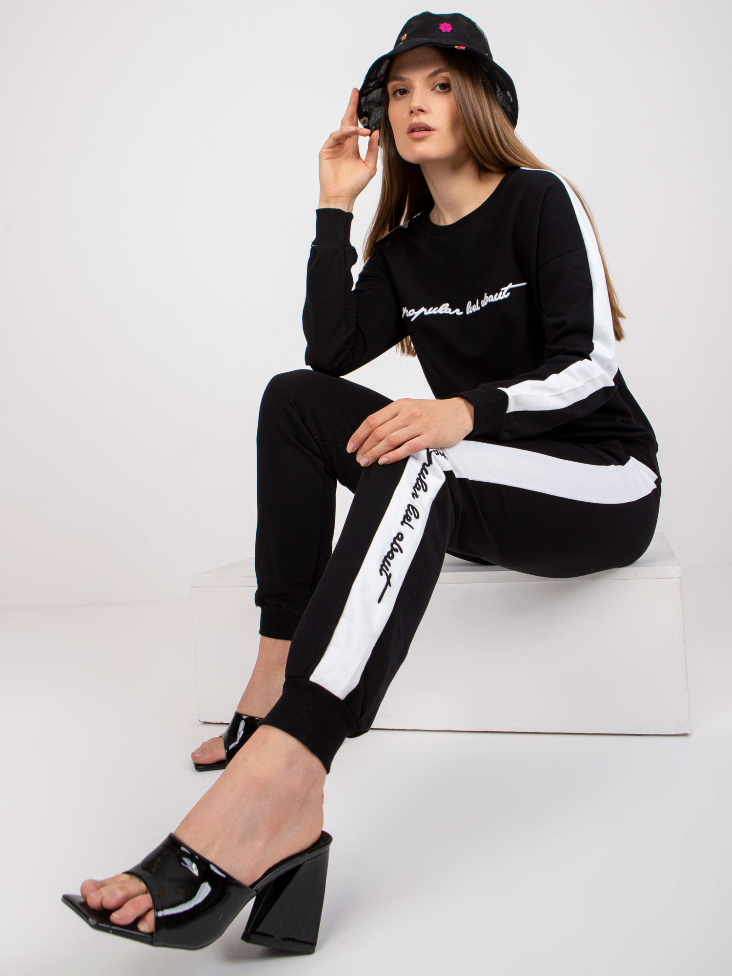 Komplet DAMSKI dresy HAFT 2-cz F670 czarny L/XL Rozmiar L/XL