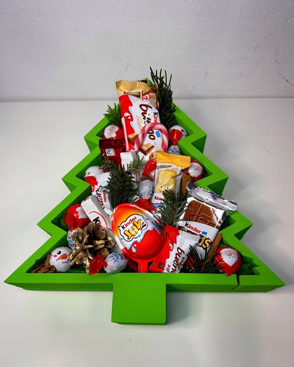 Levně Krabička se sladkostmi ve tvaru vánočního stromku