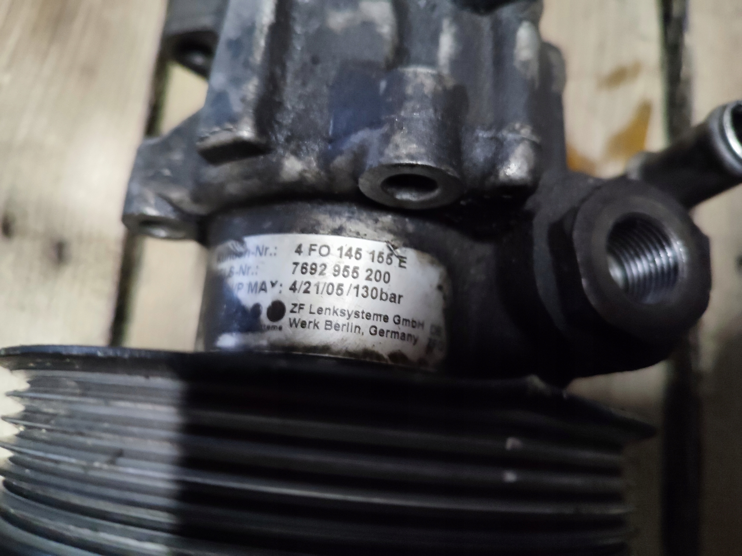 POMPE DIRECTION ASSISTÉE AUDI A6 C6 2.0 TDI 4F0145155E
