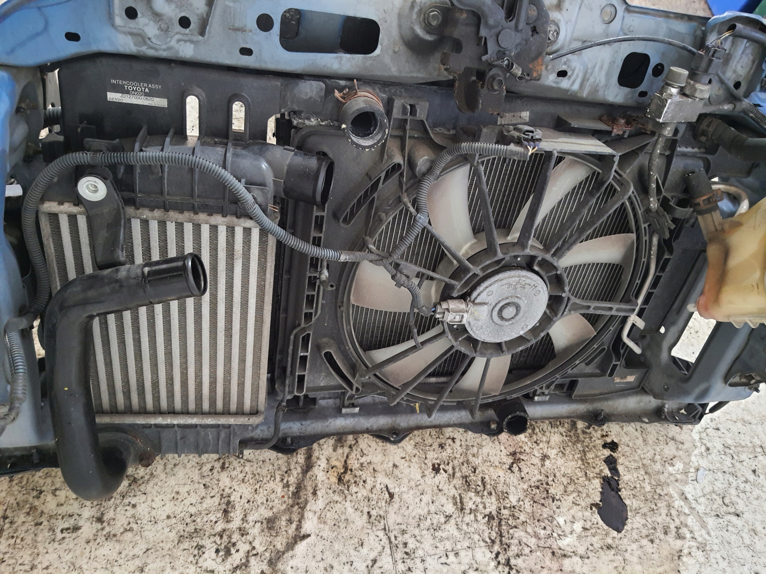 TOYOTA YARIS II 06-09 8T0 support panel for radiators D4D