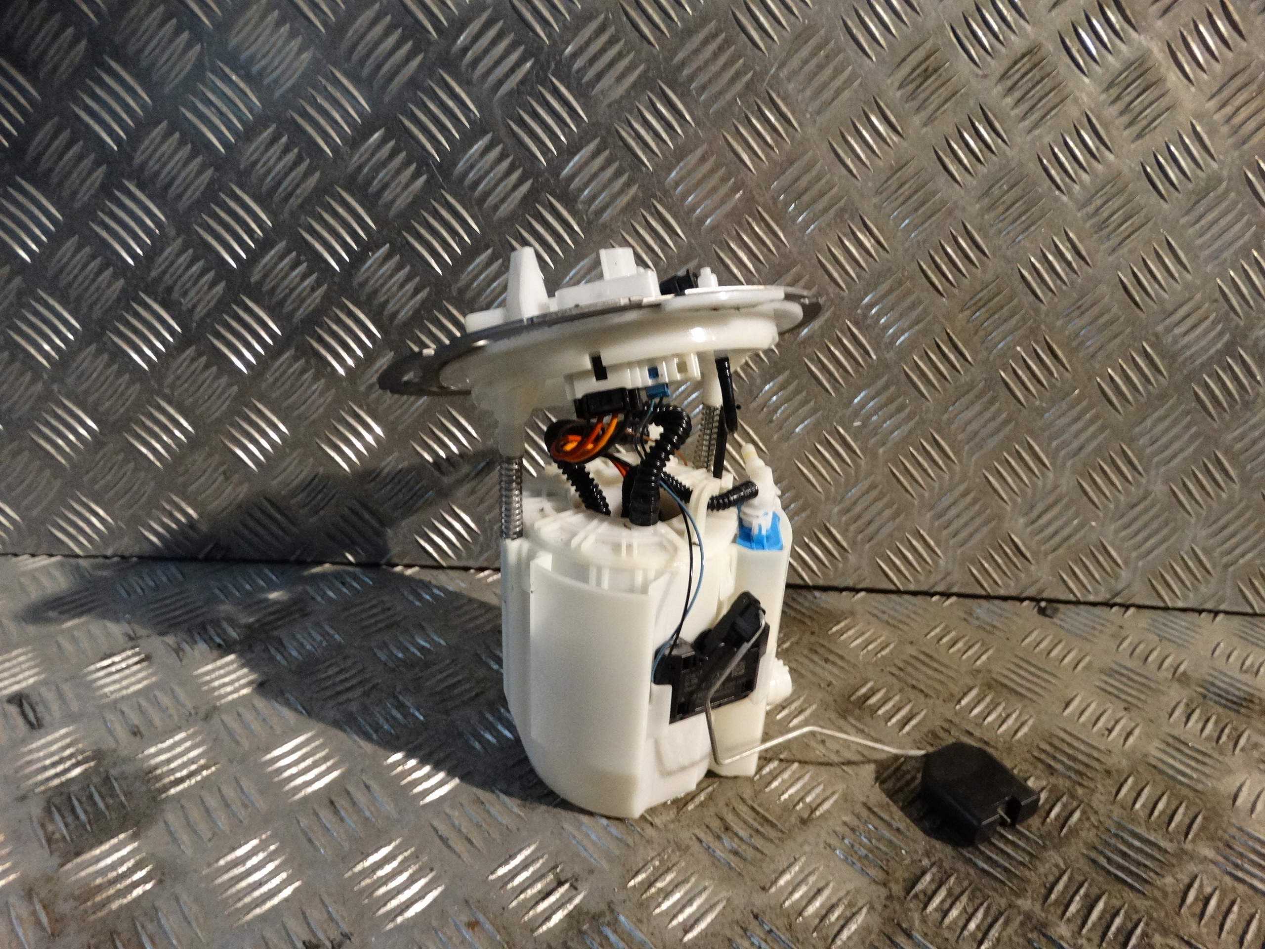 IDEALNA KPL. feed pump MERCEDES C63 W205 1