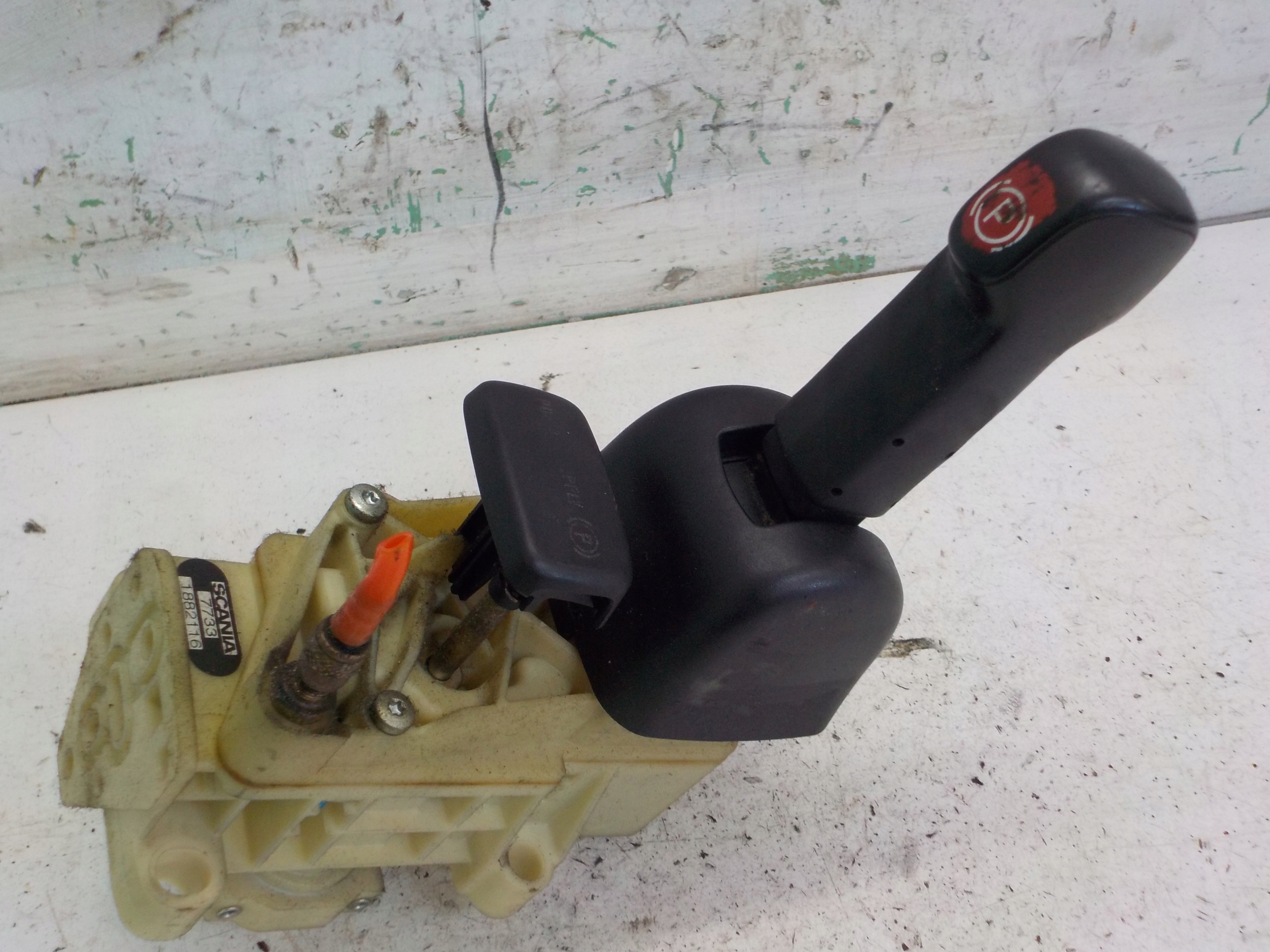 1882116 - РЫЧАГ РУЧНОГО ТОРМОЗА SCANIA