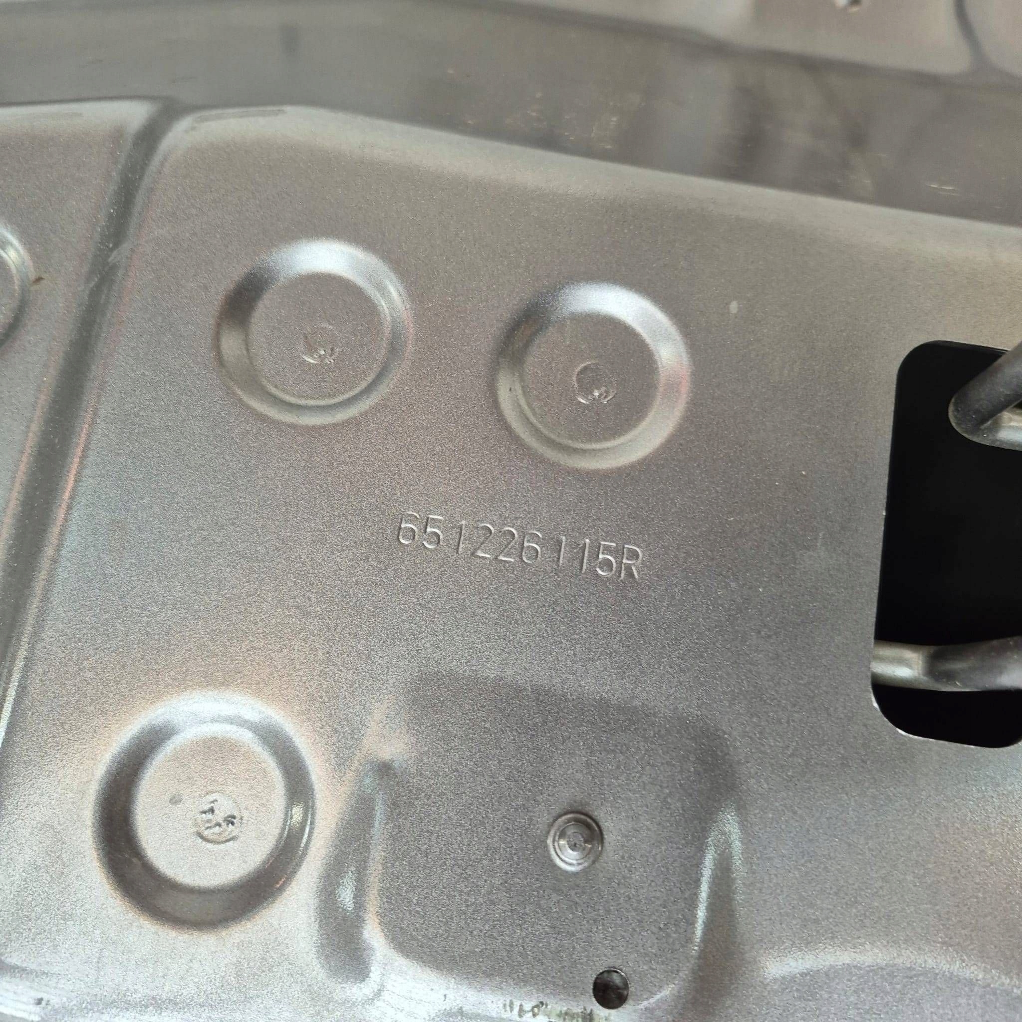 RENAULT CAPTUR e 13-19 Cofano