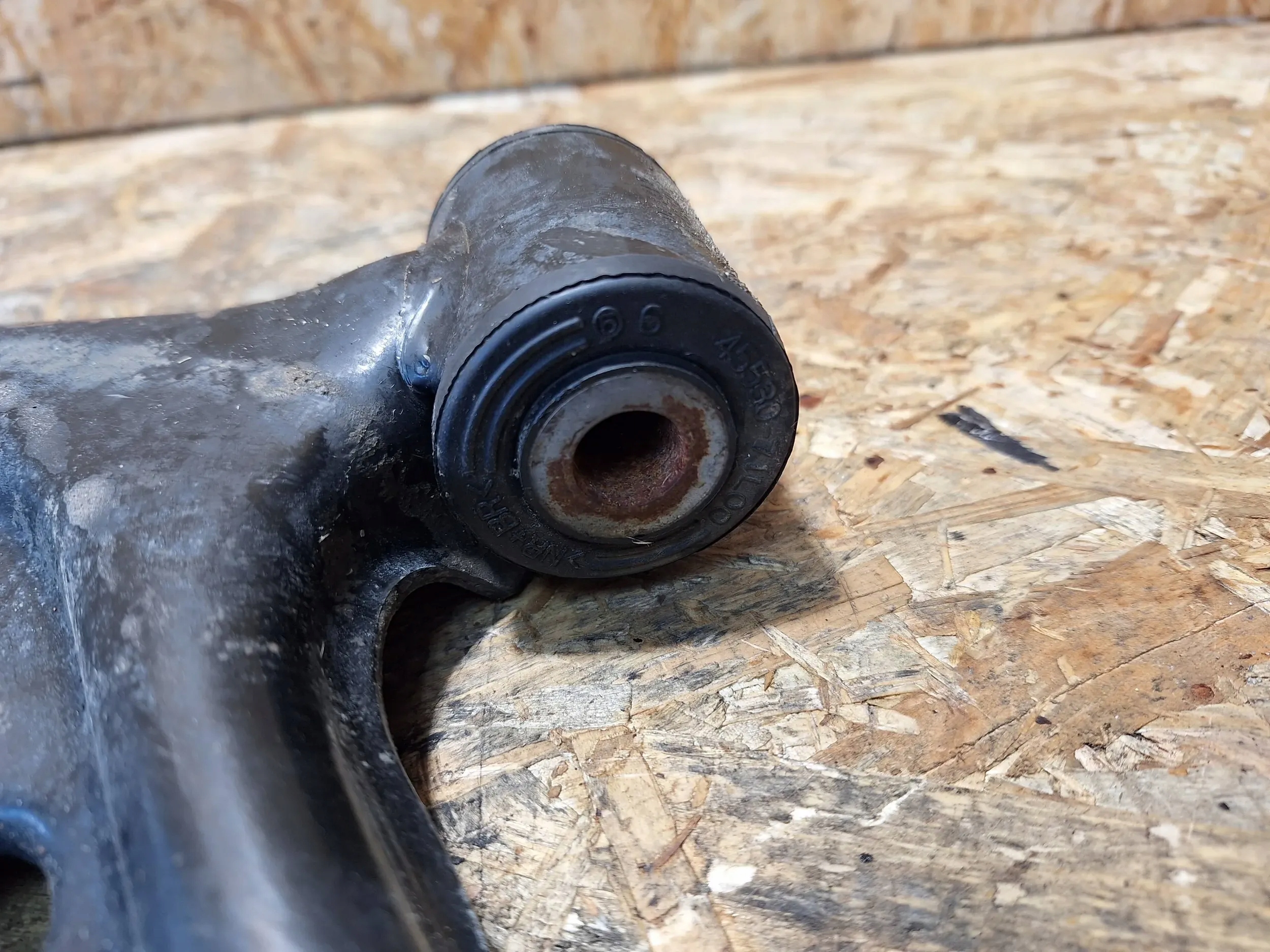 arm left front SUZUKI VITARA II 15- S-CROSS