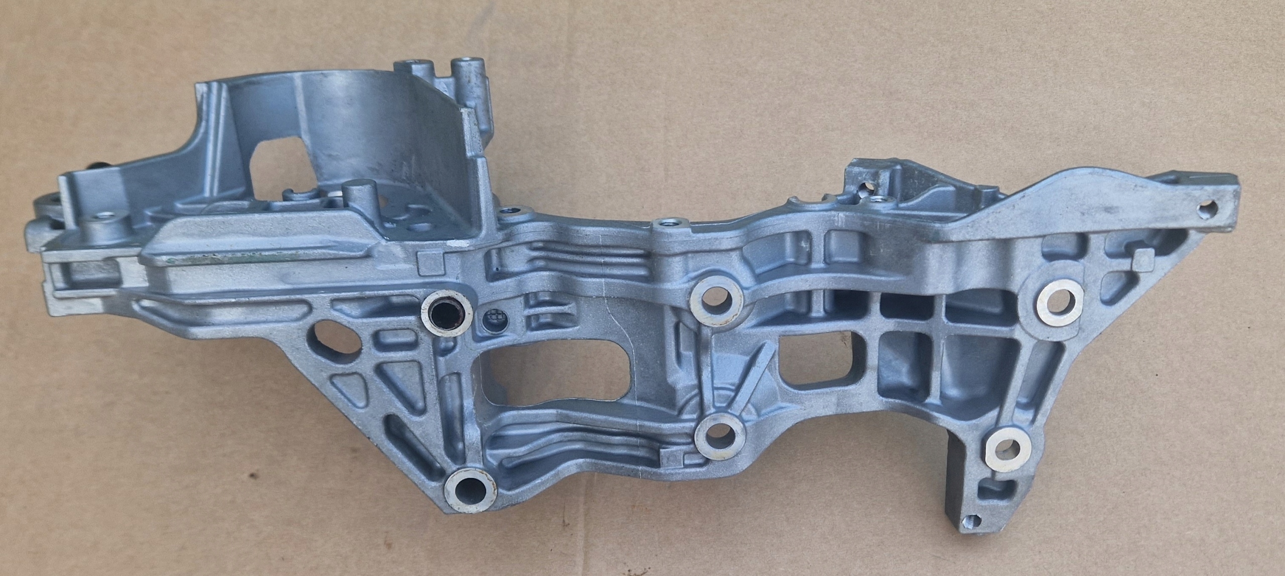 Stütze ALTERNATORA 04L903143B VW SKODA ORYGNAL neu