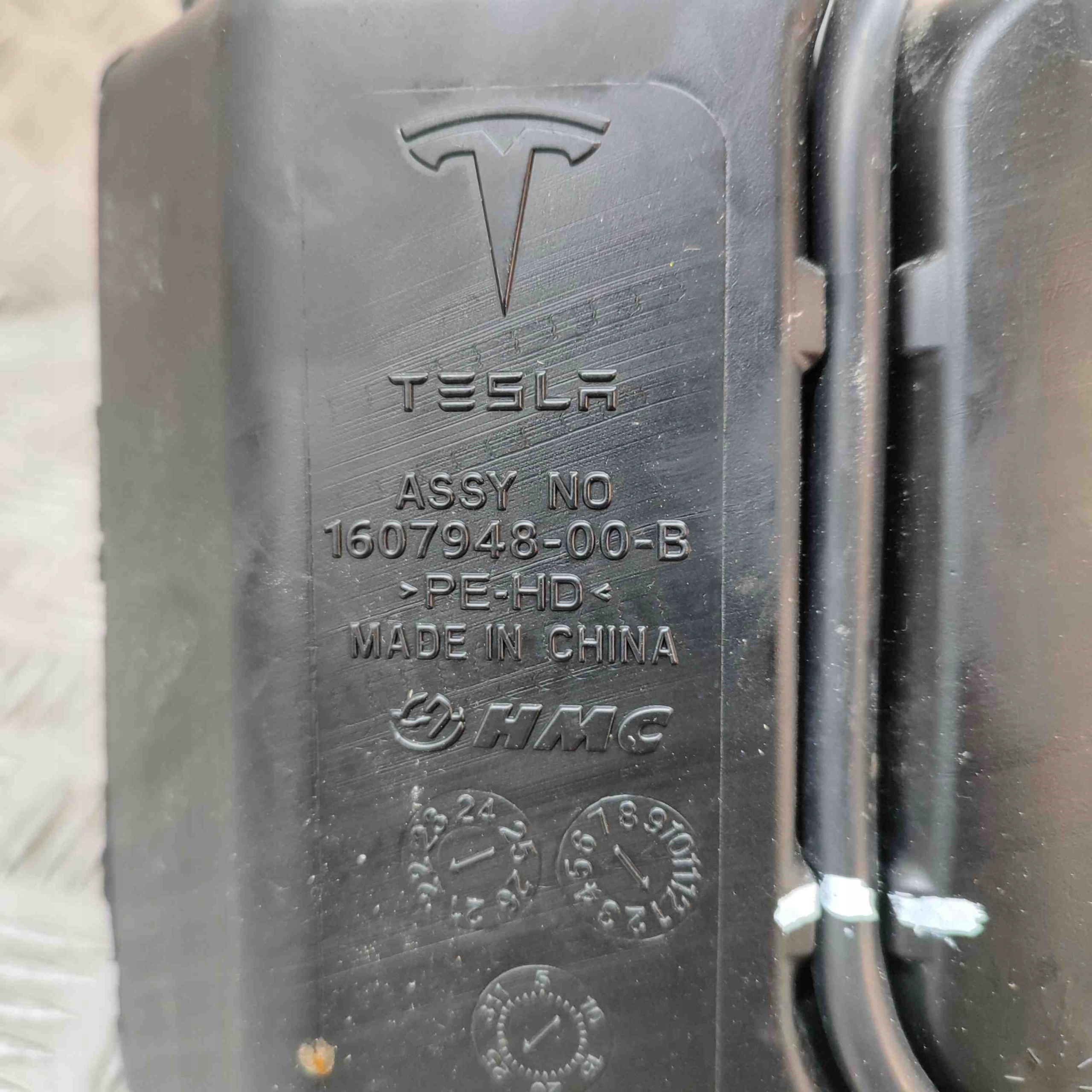 бачок омывателя tesla MODEL Y HS1278H9000 28825256 2023