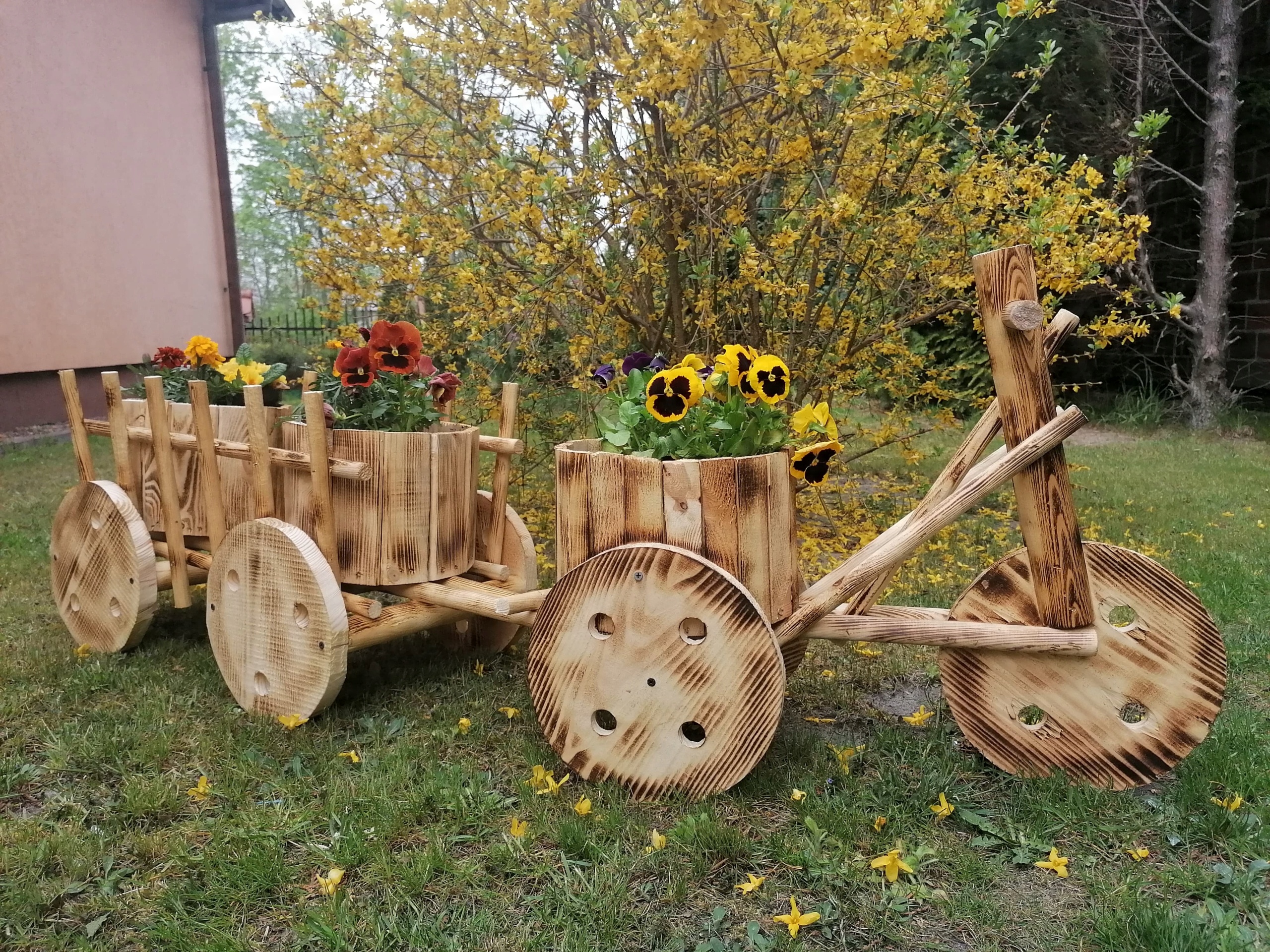 Декор для сада телега из дерева