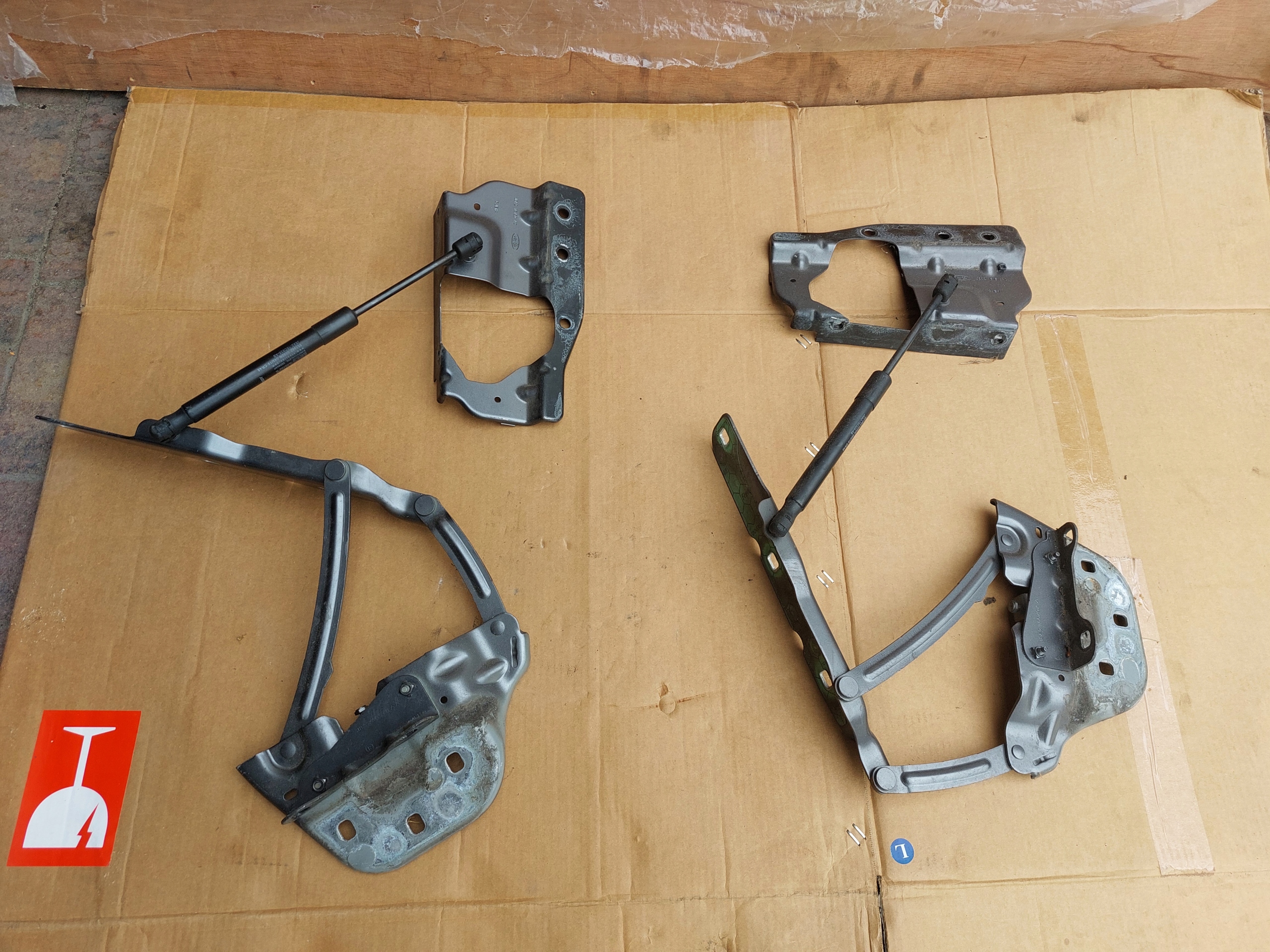 bonnet hinges RANGE ROVER VELAR 19r right left J8A2-16800-AF J8A2-16801-AF