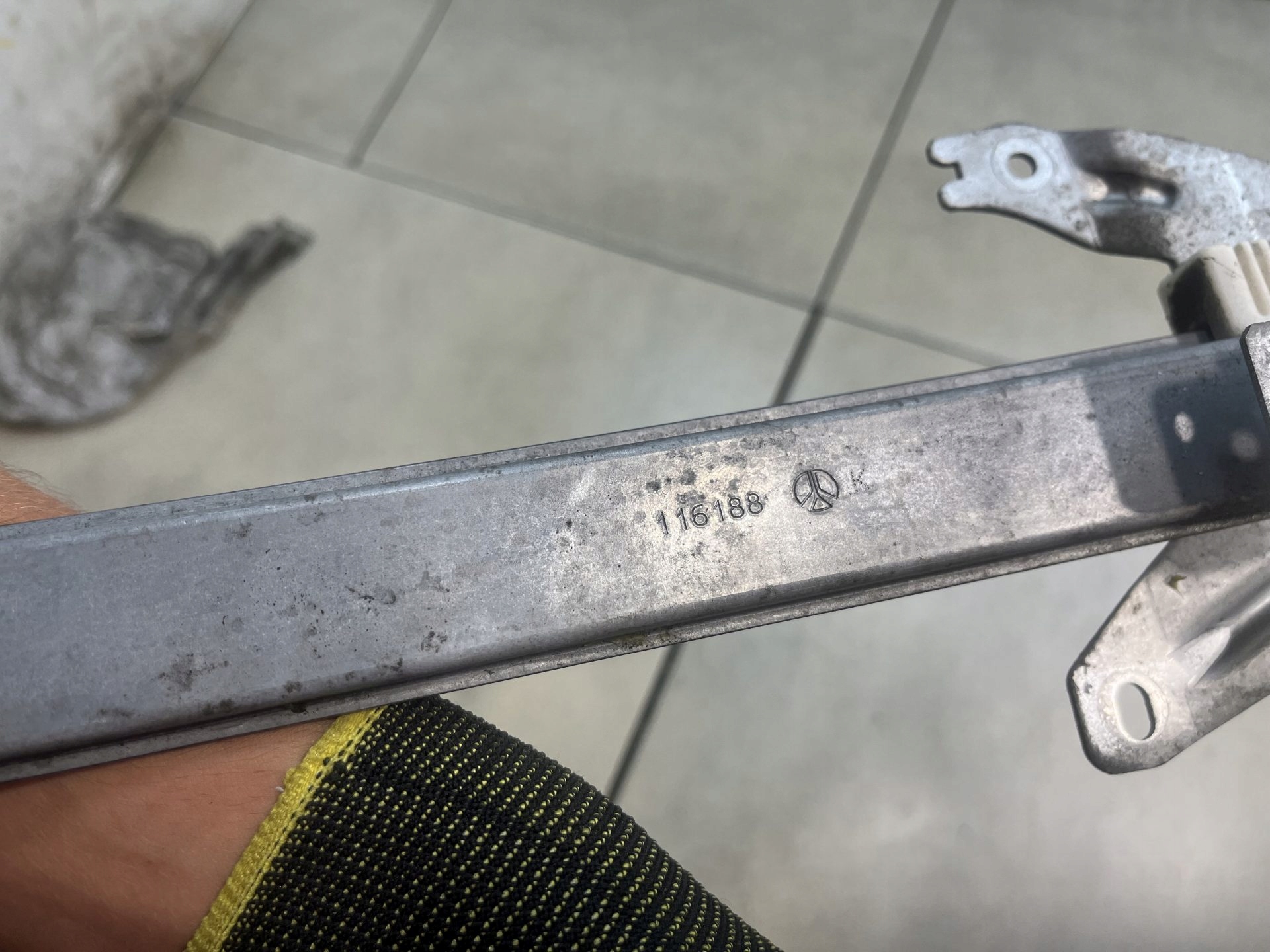 window regulator right rear part PRIMERA P12 1.9DCI 400600