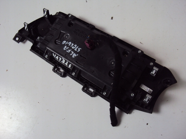 экран дисплей ALFA ROMEO STELVIO 2018 год