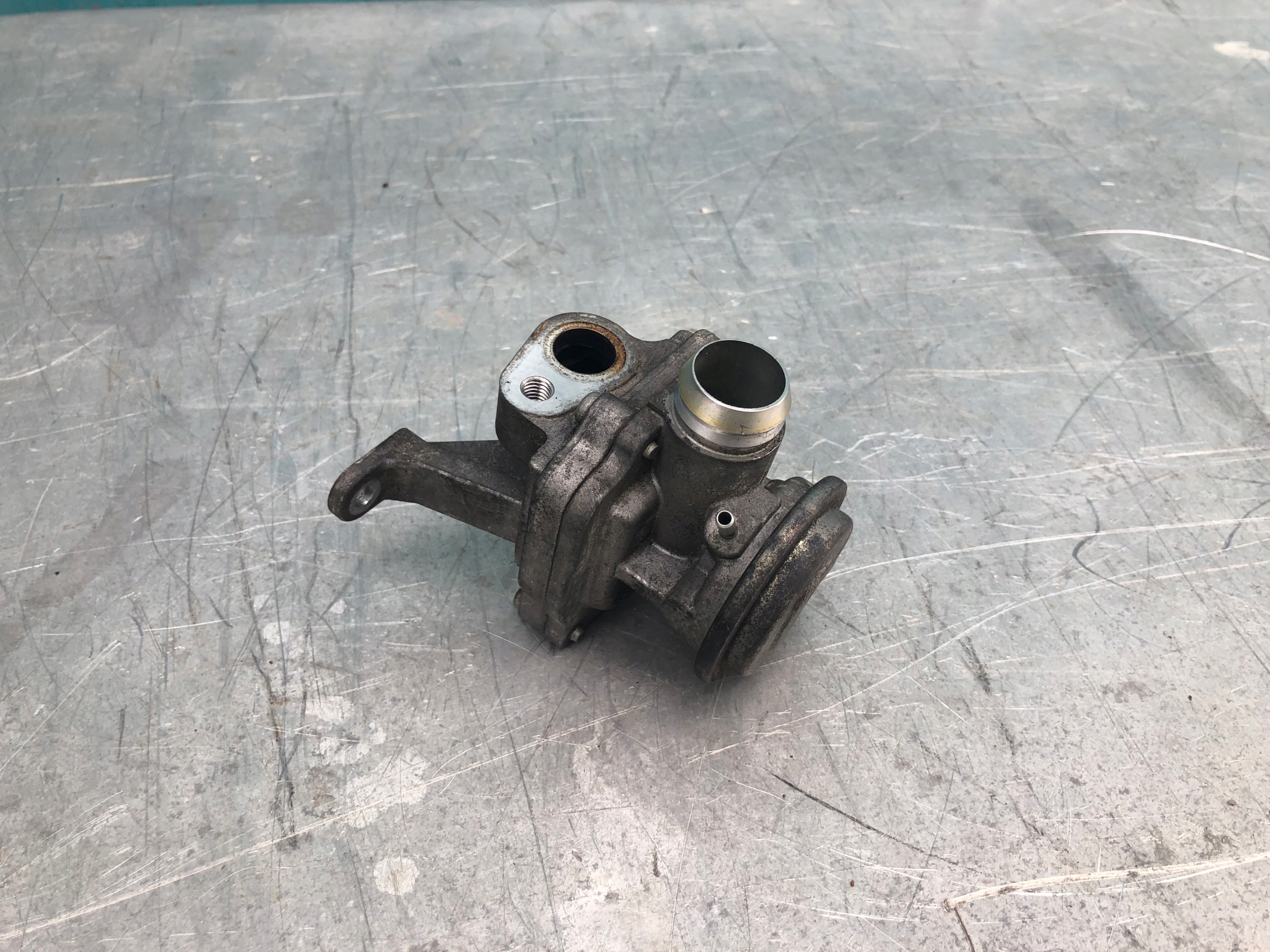 MERCEDES КЛК W209 63 AMG 6.2 ZAWOR ЕГР A1561401060