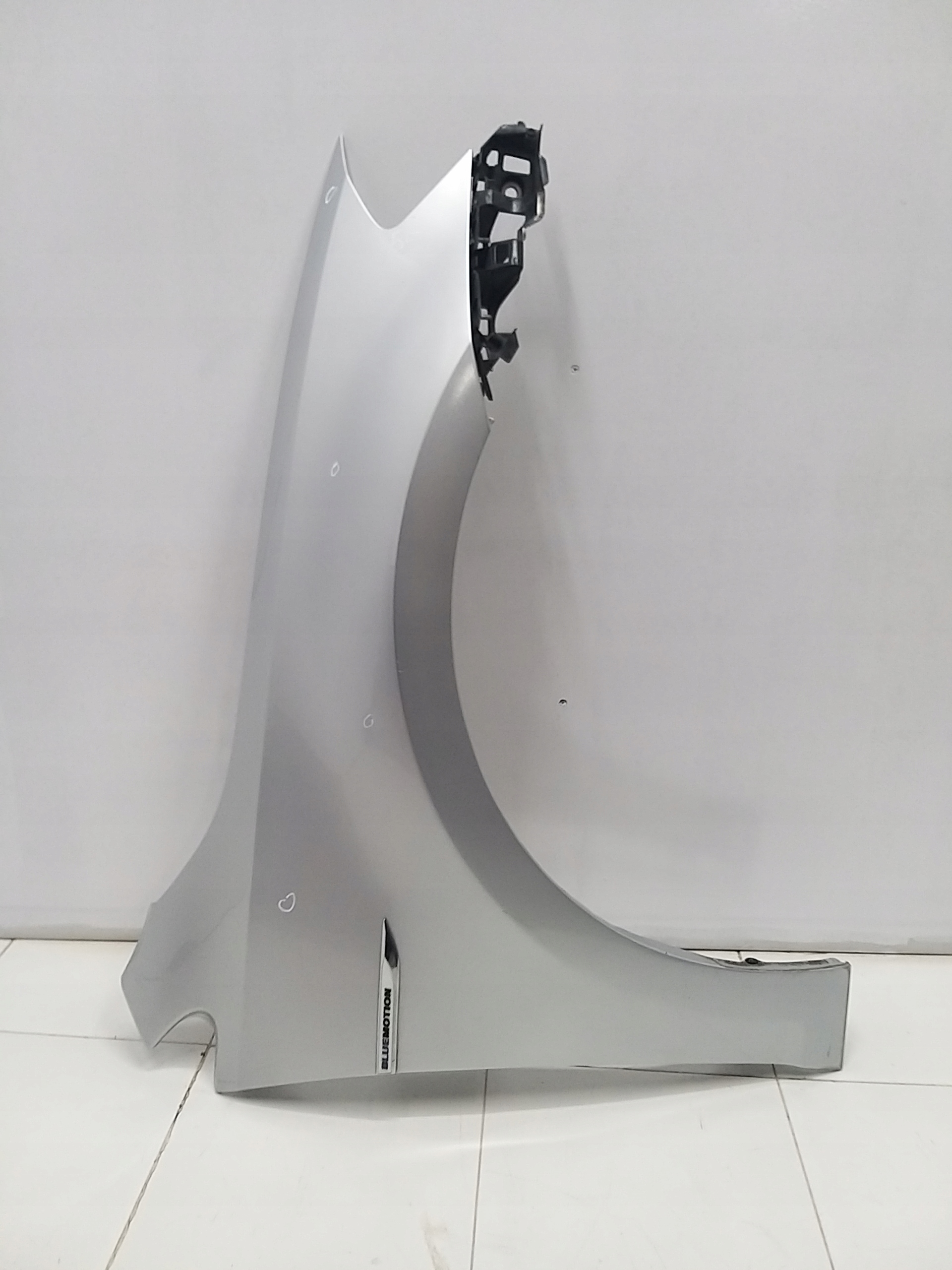 VW GOLF VII 7 12r> fender right front LA7W