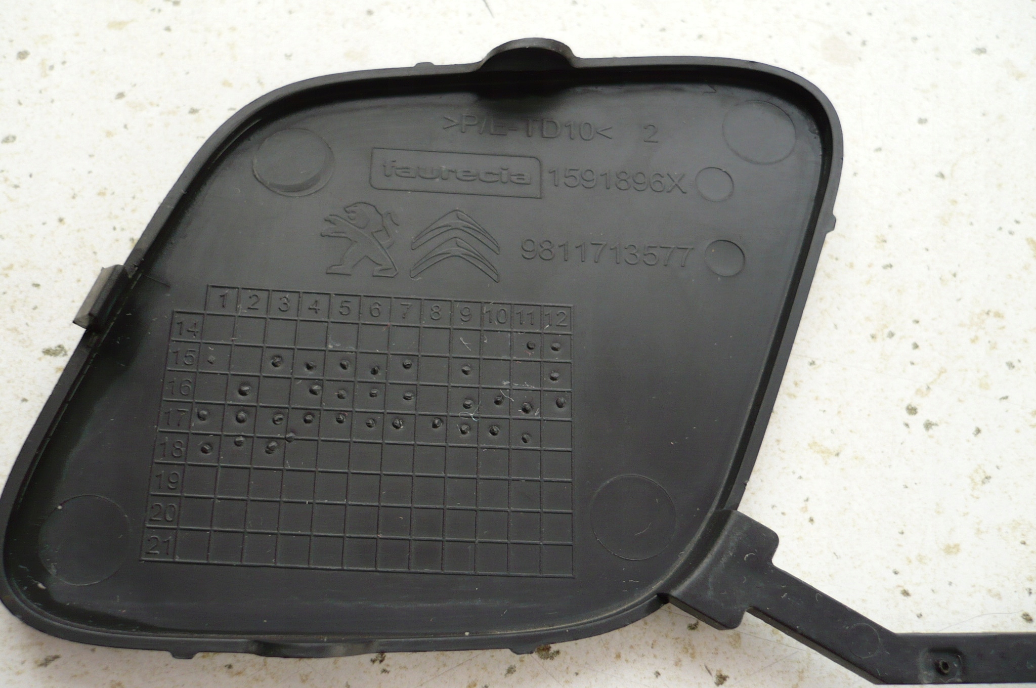 PEUGEOT EXPERT JUMPY towing hook cap bumper front