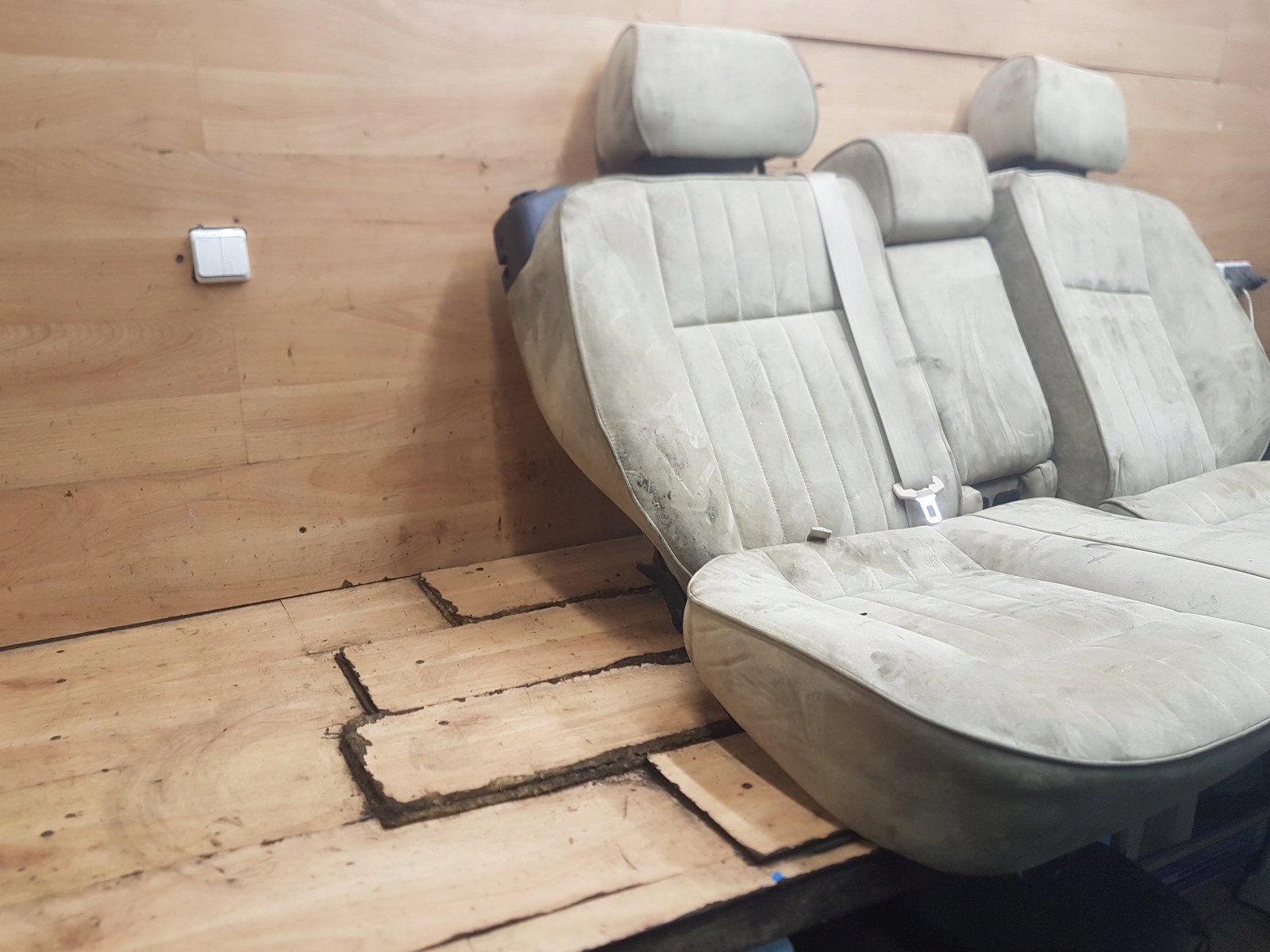 диван задний lancia LYBRA