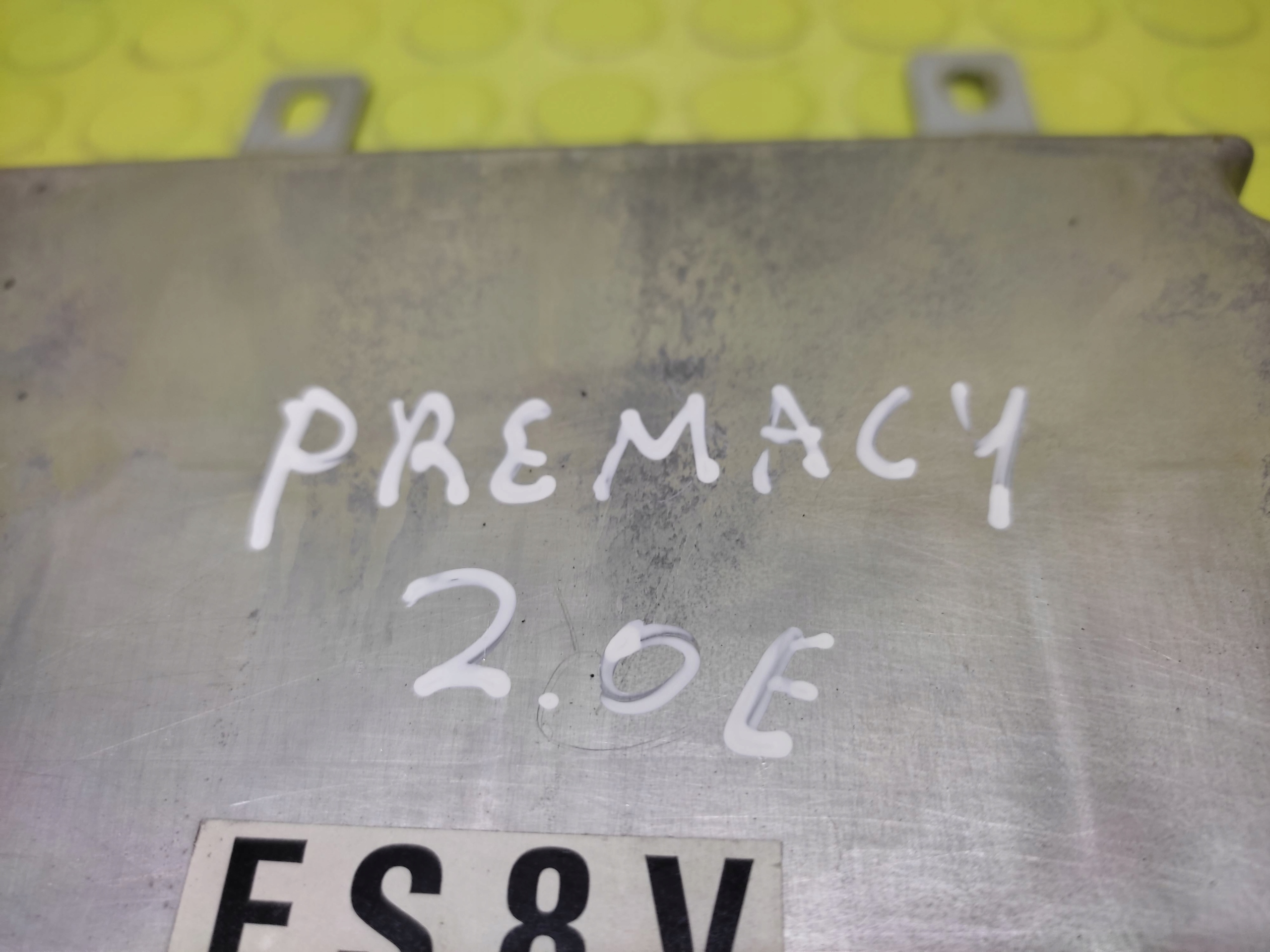 MAZDA PREMACY 2.0 petrol control unit of the engine