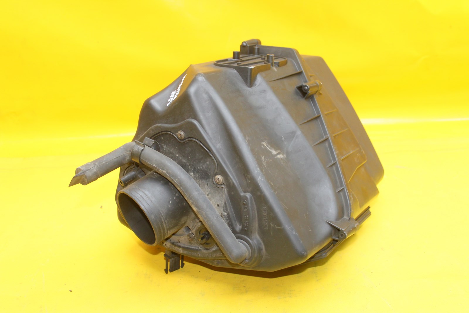 Корпус воздушного фильтра AUDI A8 D3 4E0133823D