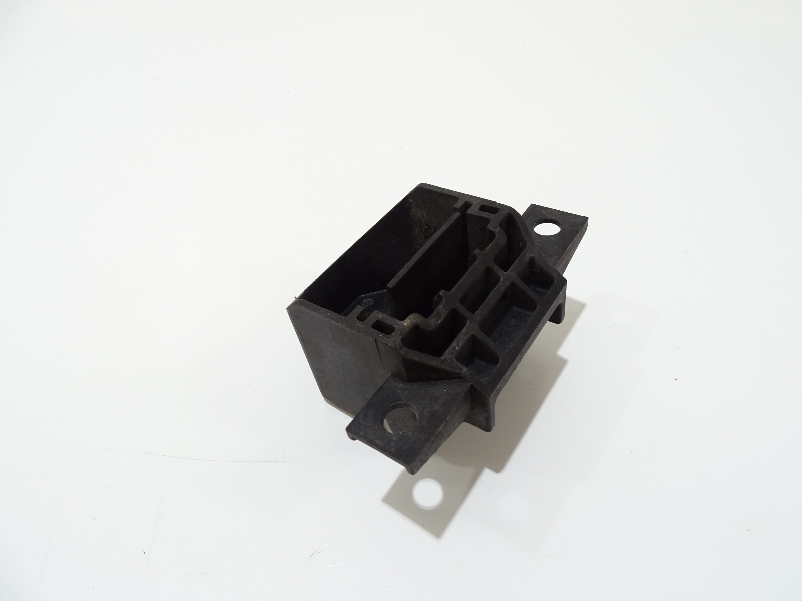 Halter Halter des Kühlers rechts BMW E84 E88 E87 E90 7591647